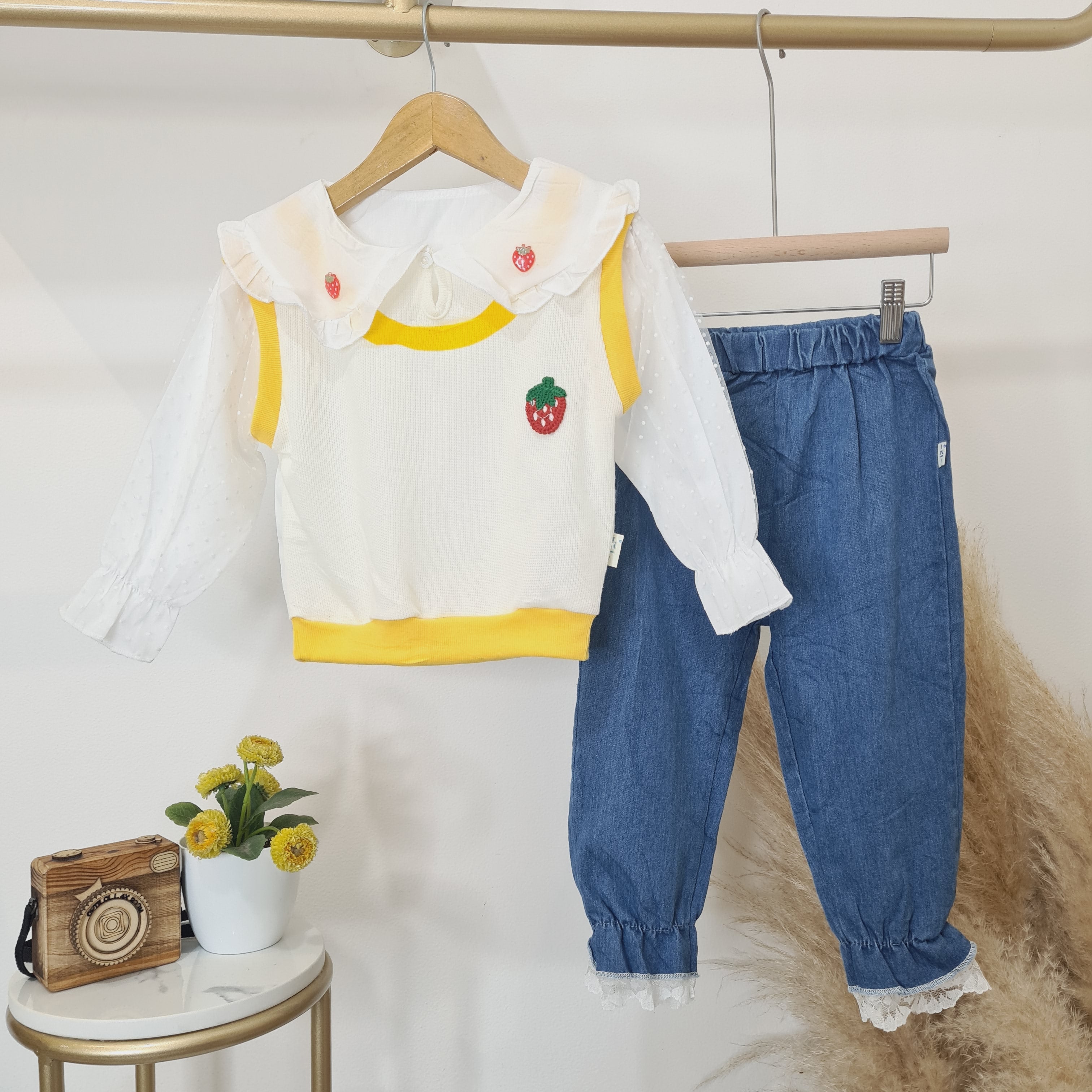 [340326-V1] - Setelan Sweater Blouse Celana Jeans Anak Perempuan - Motif Strawberry
