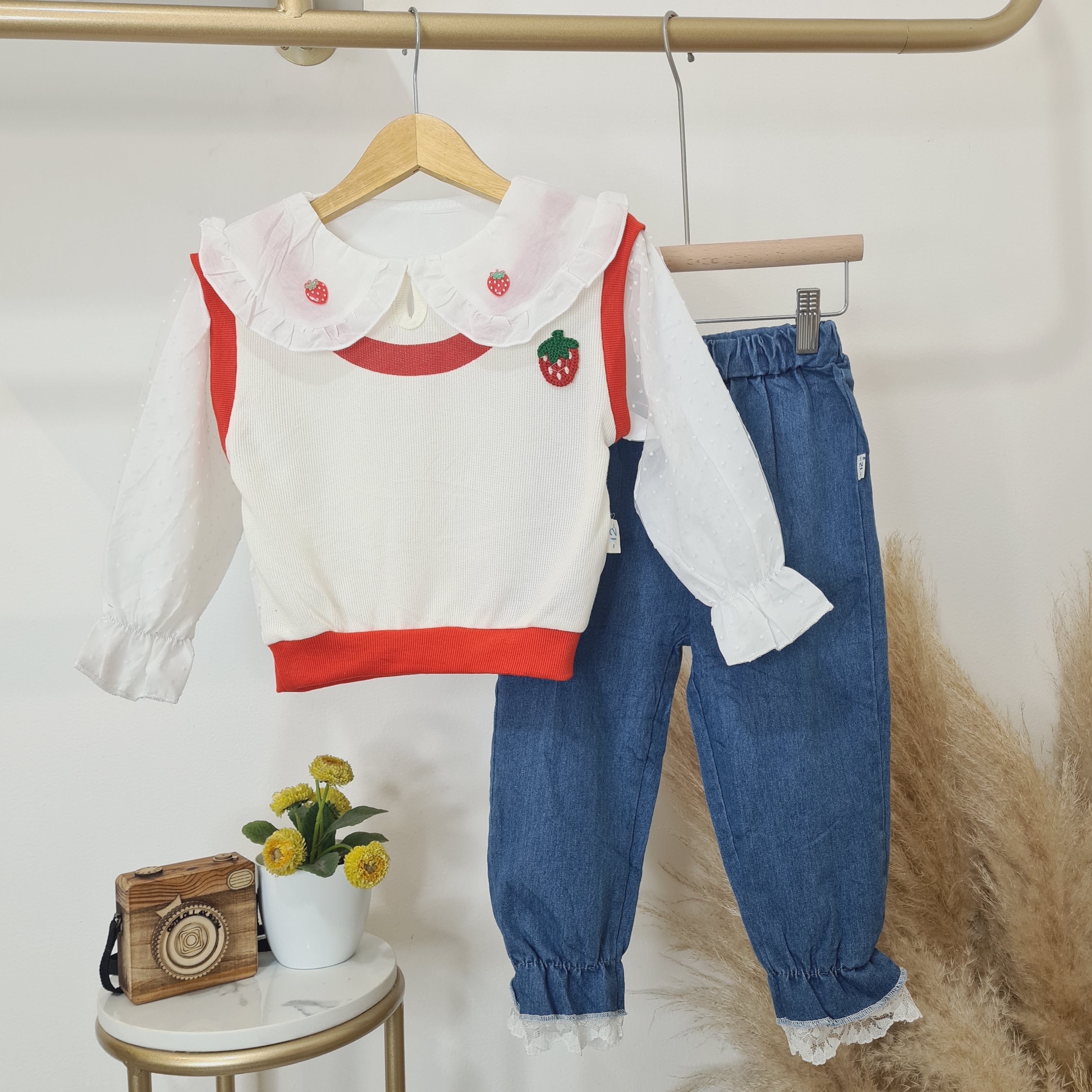 [340326-V1] - Setelan Sweater Blouse Celana Jeans Import Anak Perempuan - Motif Strawberry