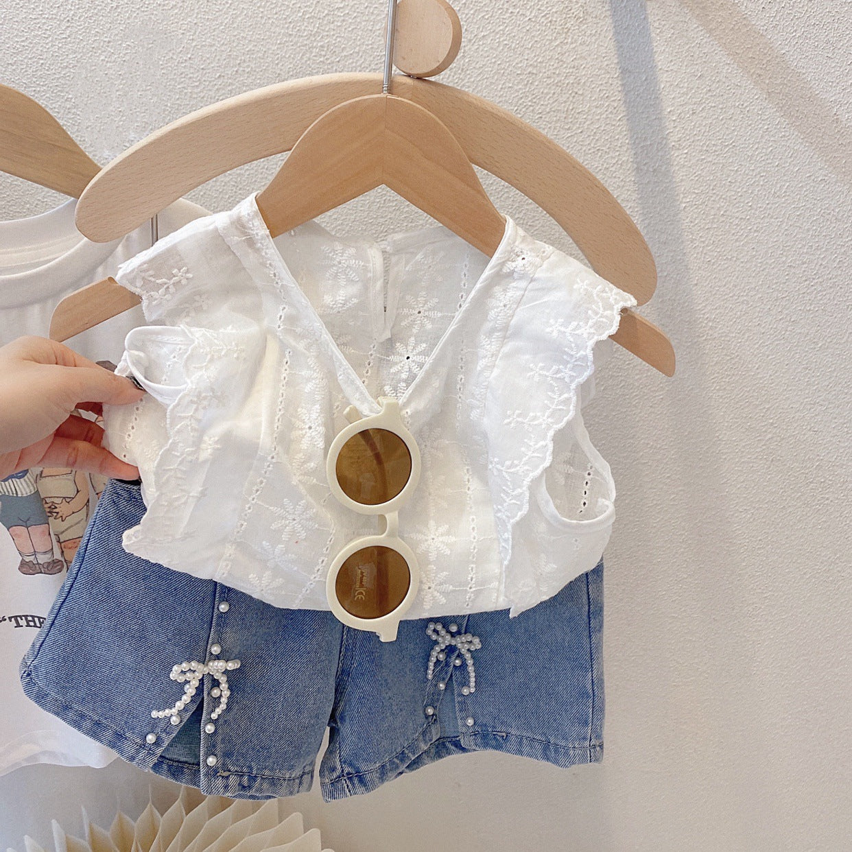 [363637] - Setelan Blouse Kutung Celana Pendek Jeans Anak Perempuan - Motif Pearl Ribbon