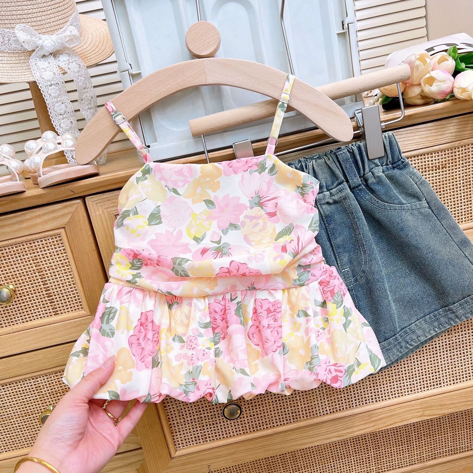 [363856] - Oneset 2in1 Cantik Setelan Baju Atasan Blouse Tanpa Lengan Bawahan Celana Pendek Denim Fashion Anak Perempuan Cewek - Motif Mixed Flower Colors