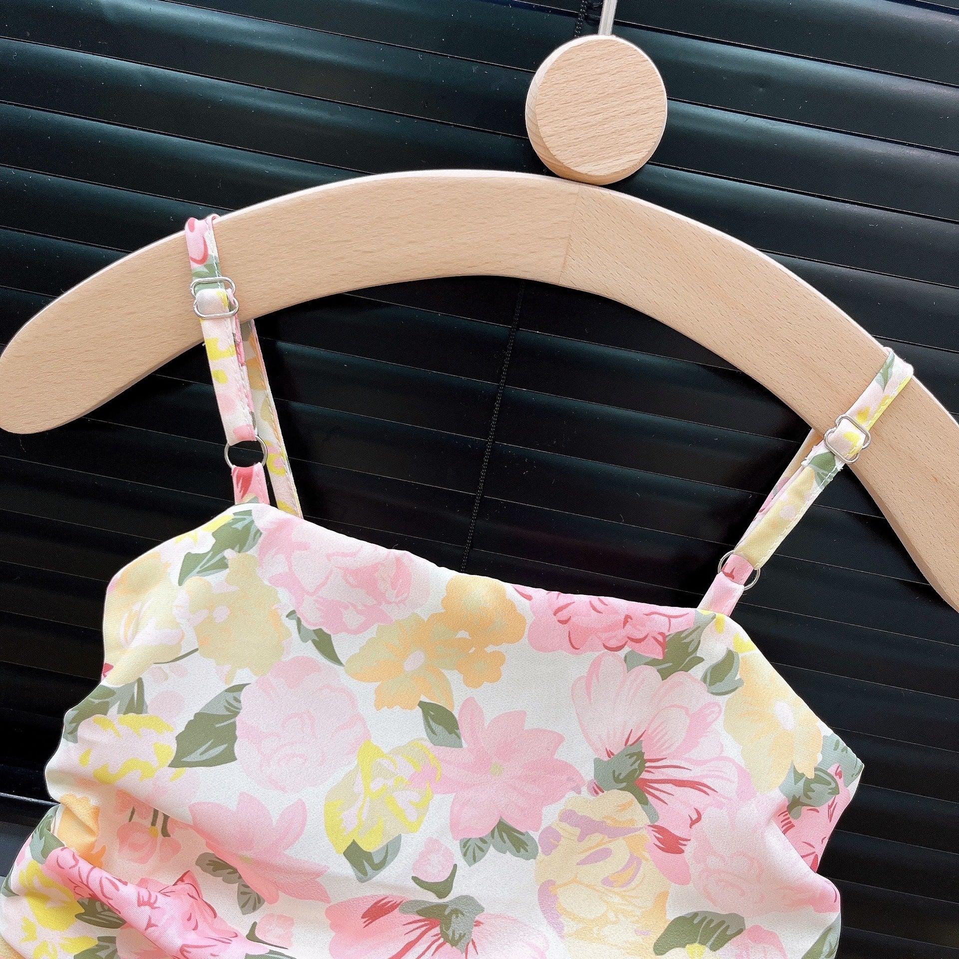 [363856] - Oneset 2in1 Cantik Setelan Baju Atasan Blouse Tanpa Lengan Bawahan Celana Pendek Denim Fashion Anak Perempuan Cewek - Motif Mixed Flower Colors