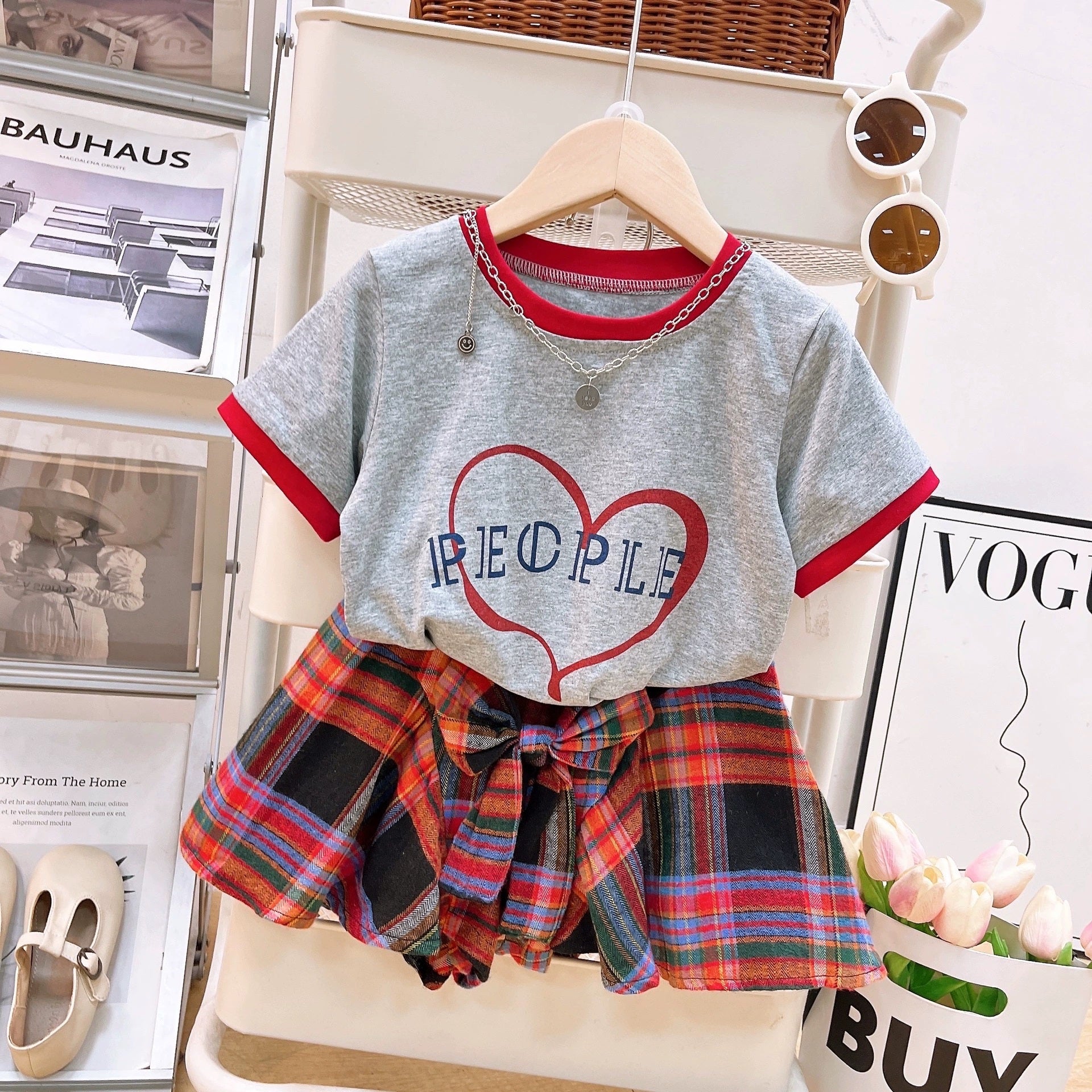 [363878] - One Set Anak Cewek Baju Setelan Atasan Kaos Lengan Pendek Bawahan Rok Kotak Tartan Pita Fashion Anak Perempuan