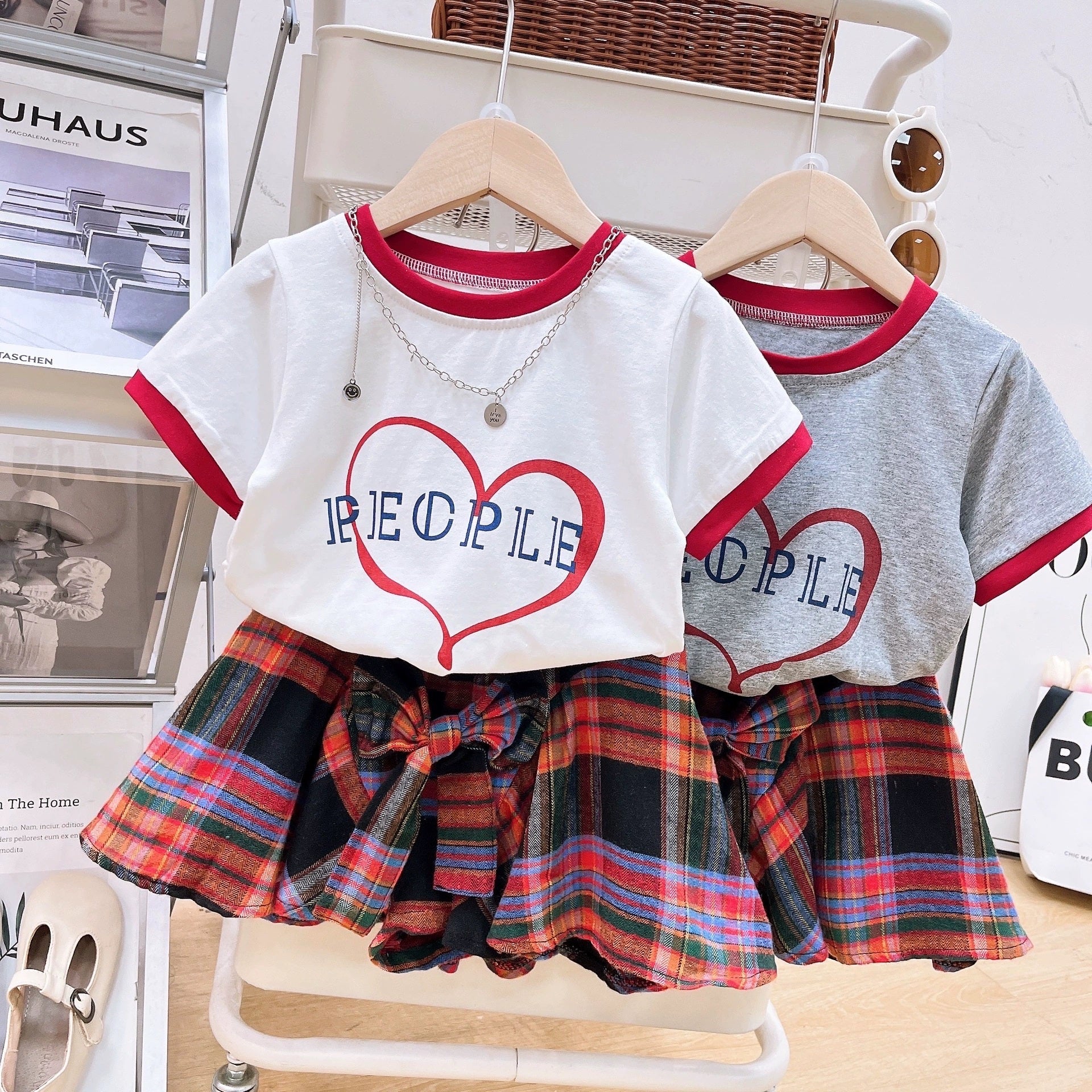 [363878] - One Set Anak Cewek Baju Setelan Atasan Kaos Lengan Pendek Bawahan Rok Kotak Tartan Pita Fashion Anak Perempuan