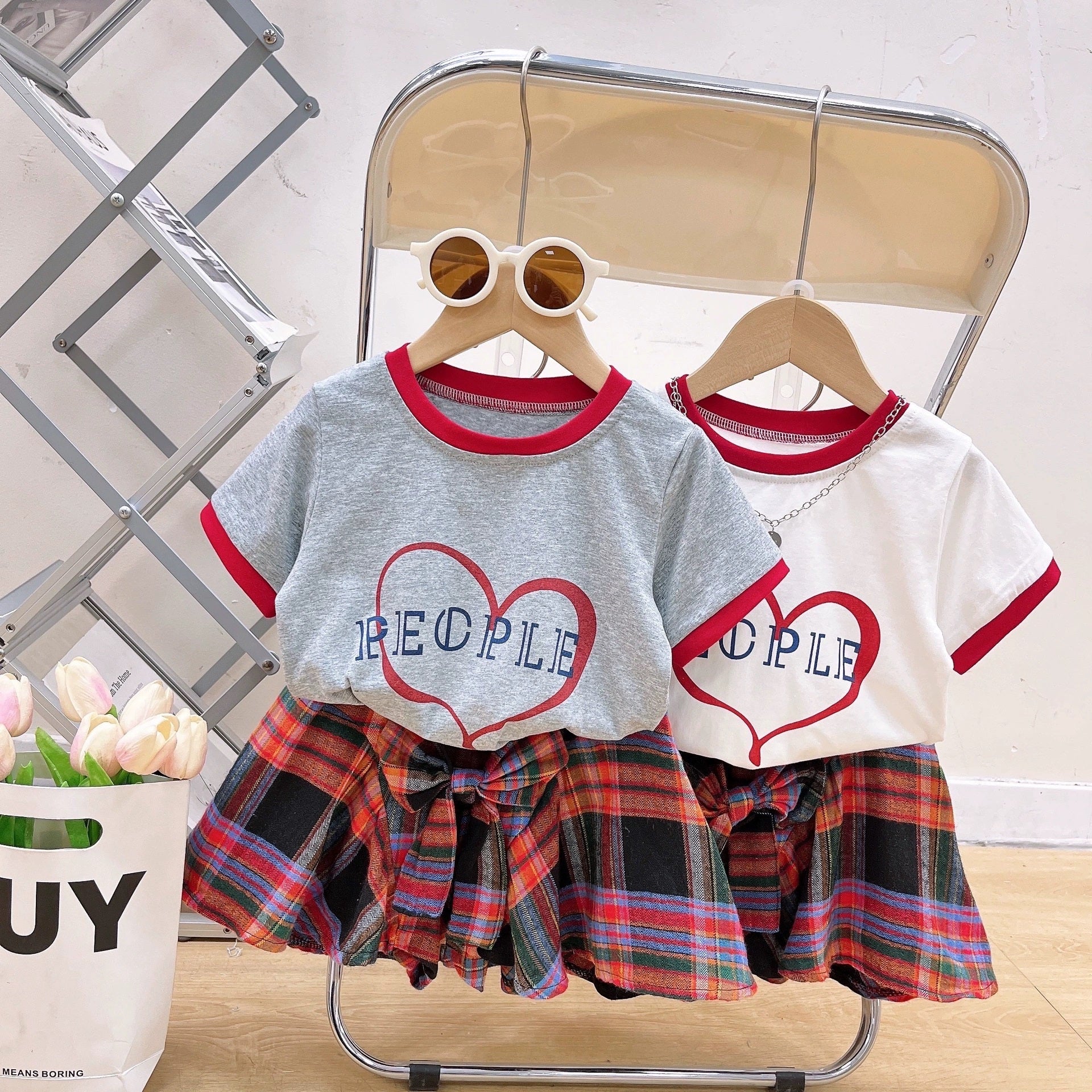 [363878] - One Set Anak Cewek Baju Setelan Atasan Kaos Lengan Pendek Bawahan Rok Kotak Tartan Pita Fashion Anak Perempuan