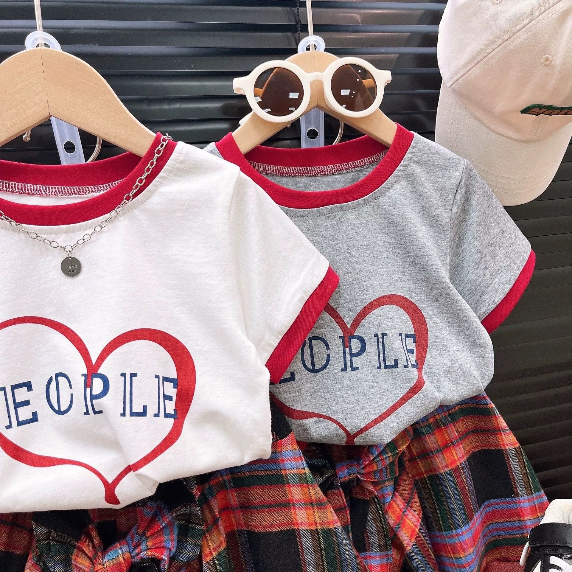 [363878] - One Set Anak Cewek Baju Setelan Atasan Kaos Lengan Pendek Bawahan Rok Kotak Tartan Pita Fashion Anak Perempuan