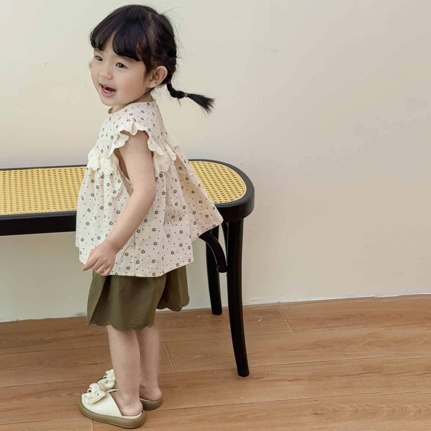 [363880] - One Set Anak Cewek Baju Setelan Floral Atasan Renda Lengan Kutung Bawahan Celana Pendek Fashion Fashion Anak Perempuan