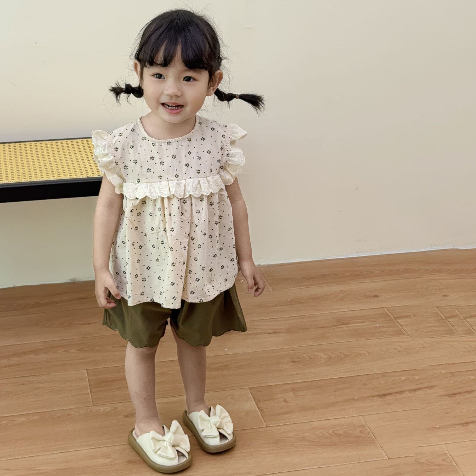 [363880] - One Set Anak Cewek Baju Setelan Floral Atasan Renda Lengan Kutung Bawahan Celana Pendek Fashion Fashion Anak Perempuan