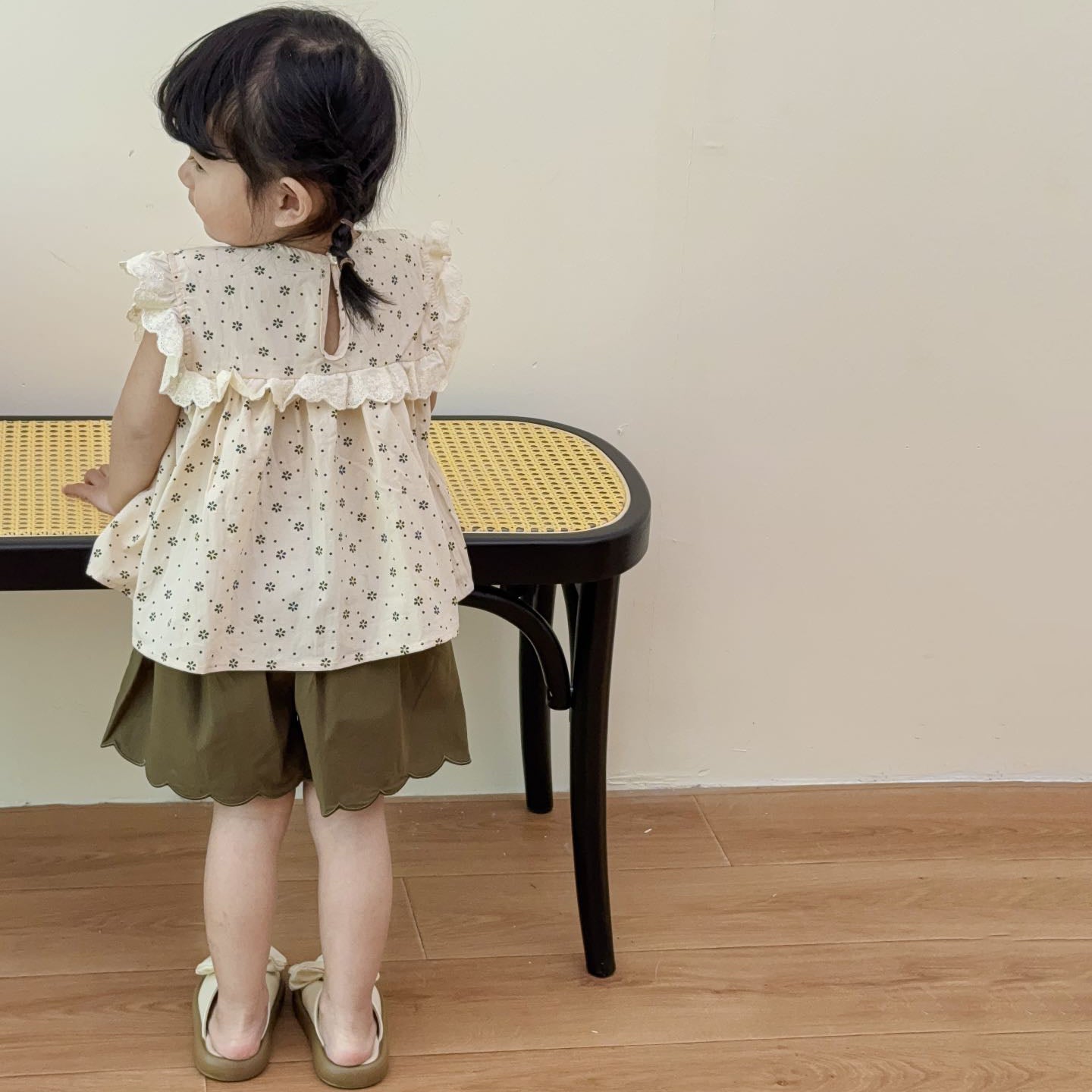 [363880] - One Set Anak Cewek Baju Setelan Floral Atasan Renda Lengan Kutung Bawahan Celana Pendek Fashion Fashion Anak Perempuan