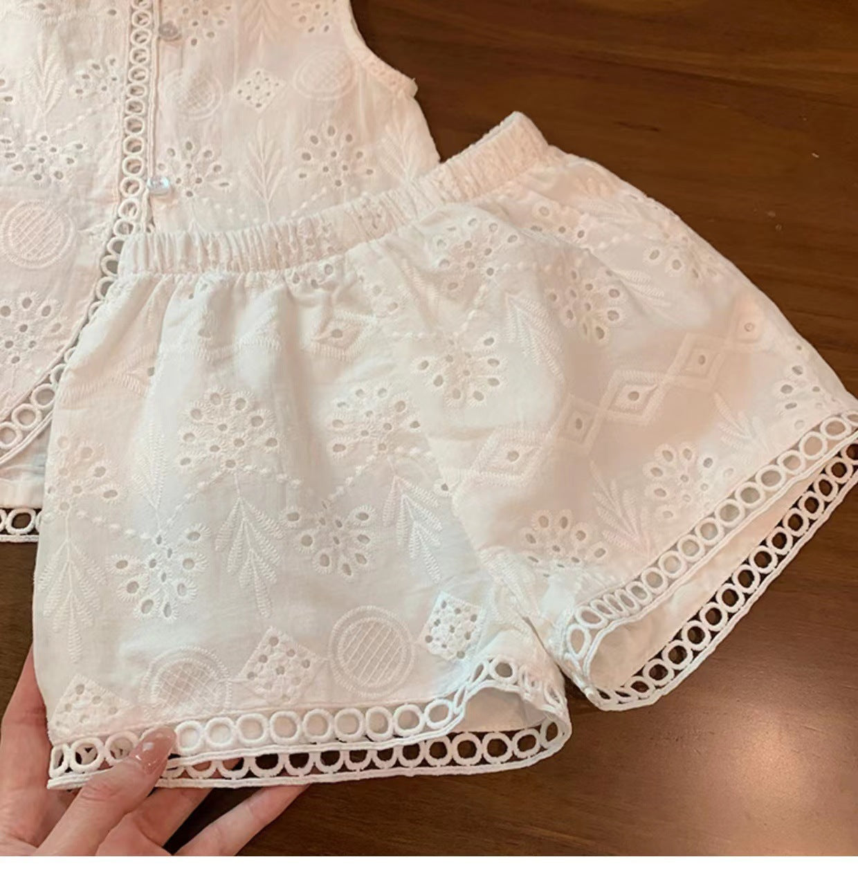 [363882] - One Set Anak Cewek Baju Fashion Setelan Atasan Katbol Lengan Kutung Bawahan Celana Pendek Broderie Fashion Anak Perempuan