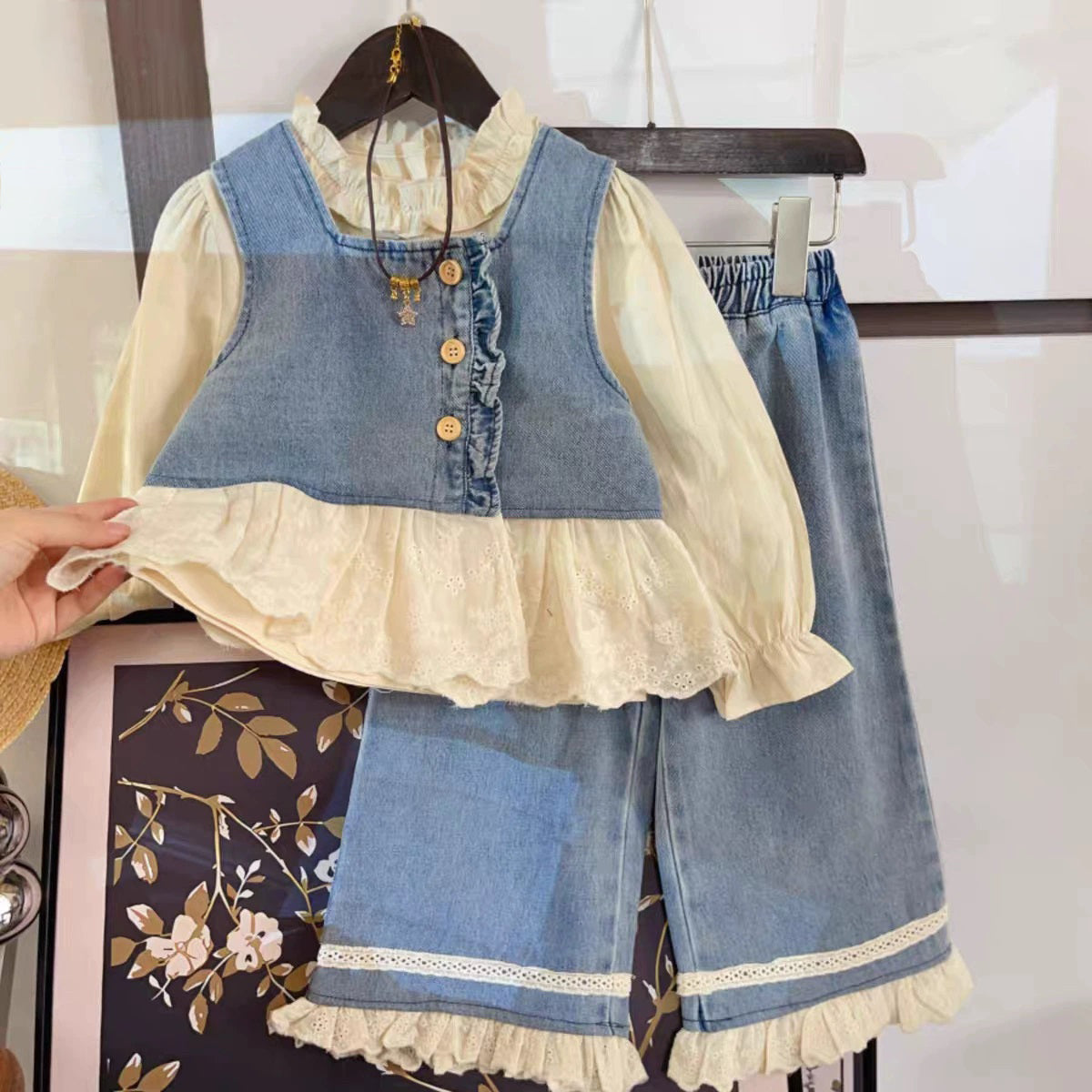 [363884] - One Set Baju Setelan 3 In 1 Cewek Atasan Rompi Denim Brokat Blouse Renda Lengan Panjang Bawahan Celana Panjang Kulot Fashion Anak Perempuan Korean Look