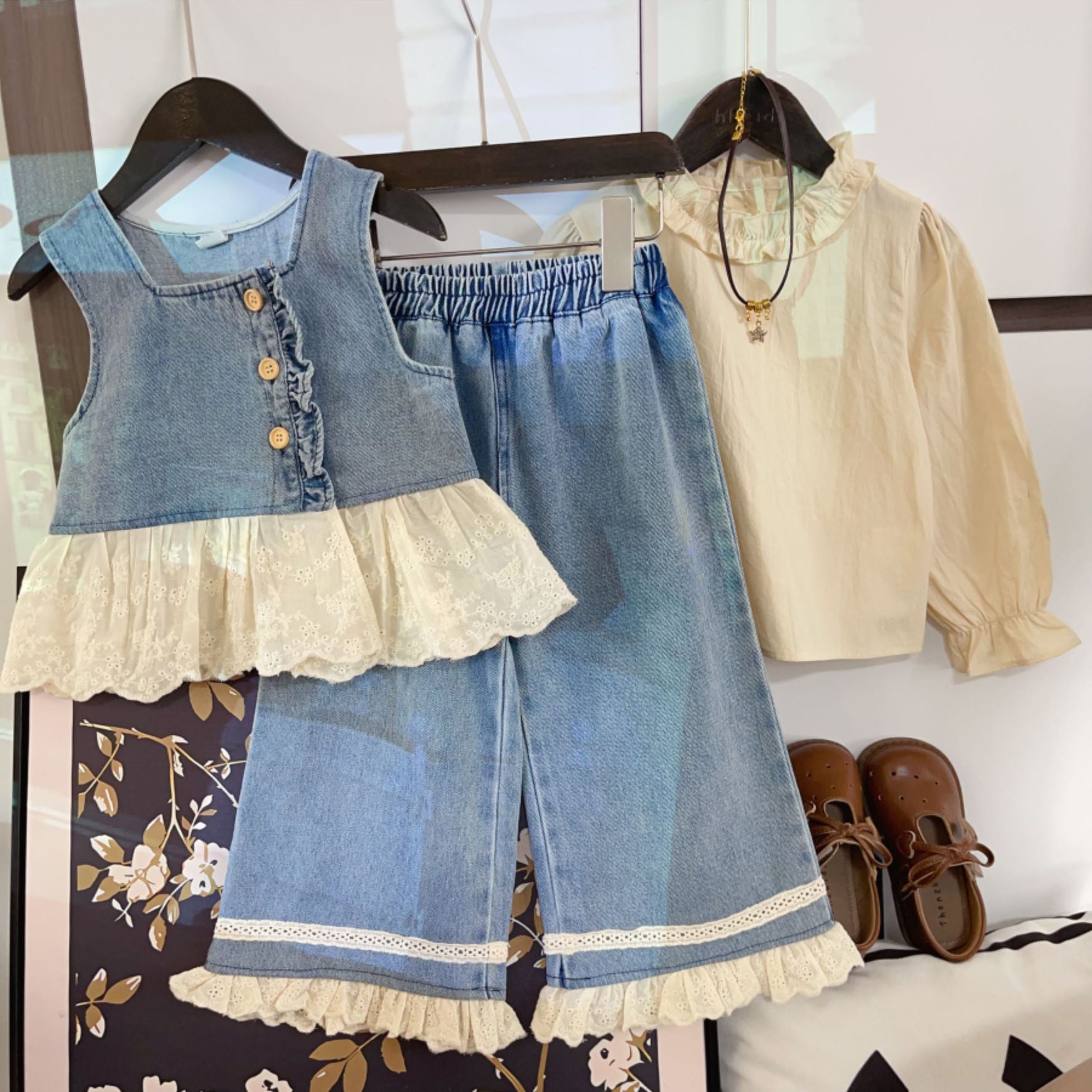 [363884] - One Set Baju Setelan 3 In 1 Cewek Atasan Rompi Denim Brokat Blouse Renda Lengan Panjang Bawahan Celana Panjang Kulot Fashion Anak Perempuan Korean Look