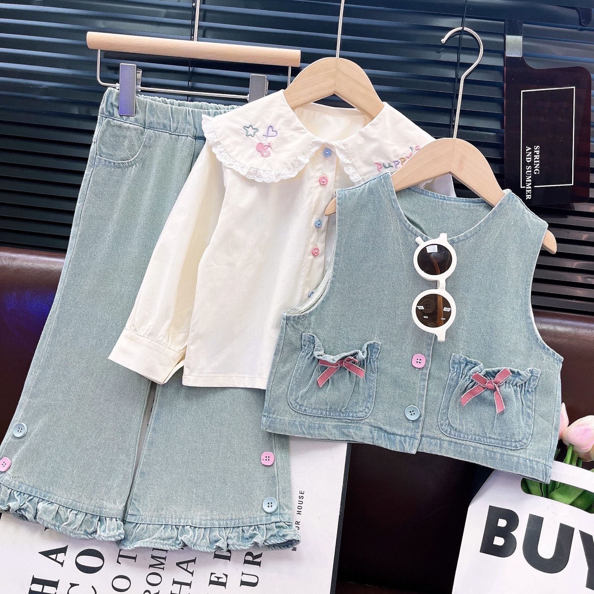 [363908] - One Set 3in1 Baju Setelan Atasan Blouse Renda Lengan Panjang Vest Kutung Denim Bawahan Celana Panjang Denim Fashion Anak Cewek Perempuan - Motif Love Star - BABYHOKI STORE