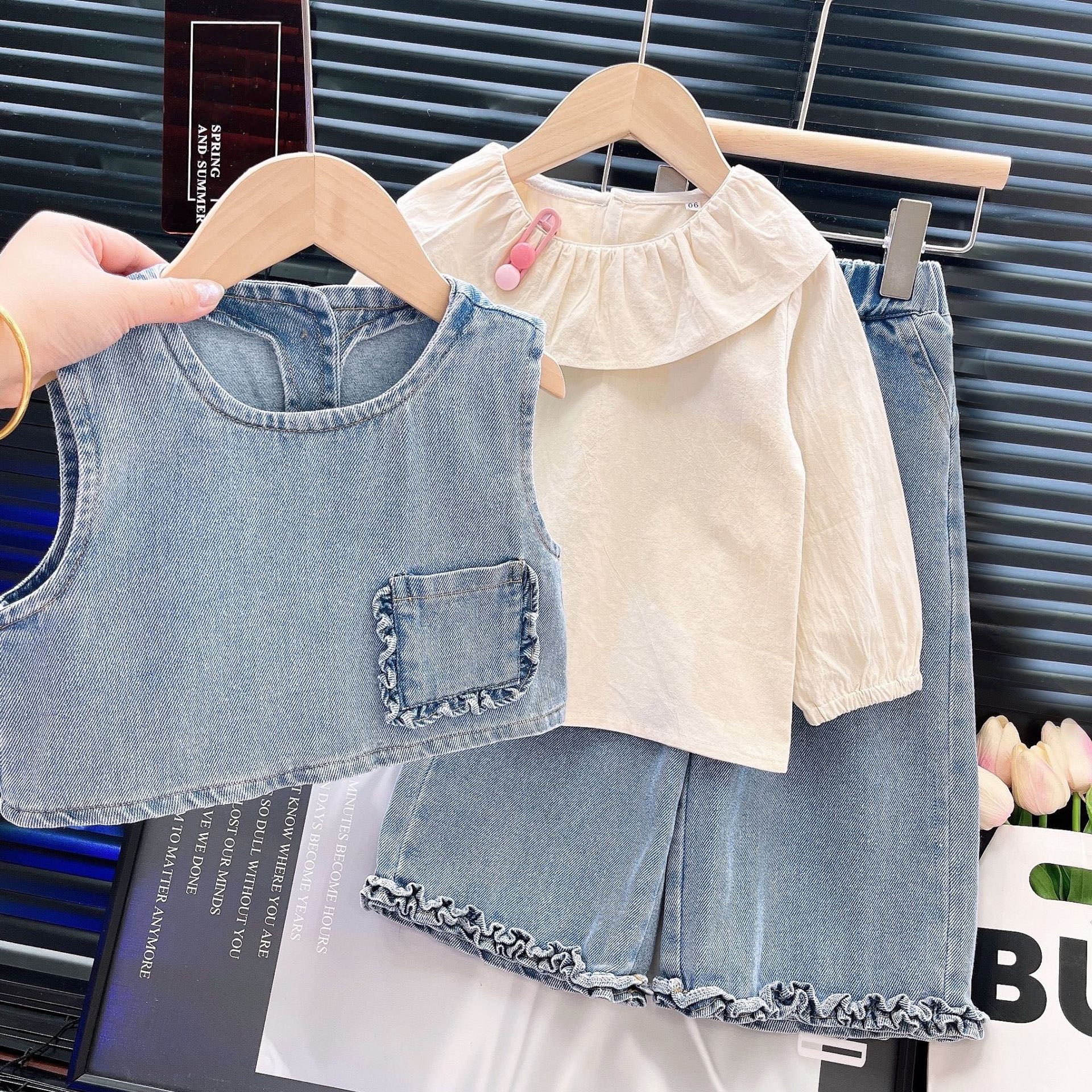 [363911] - One Set 3in1 Baju Setelan Atasan Blouse Renda Lengan Panjang Vest Rompi Denim Bawahan Celana Panjang Kulot Denim Fashion Anak Cewek Perempuan - Motif Vest Denim pocket - BABYHOKI STORE - BABYHOKI STORE