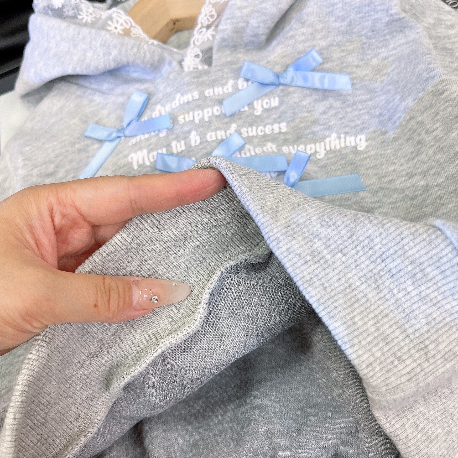 [363939] - One Set 2in1 Baju Setelan Atasan Sweater Hoodie Lengan Panjang Bawahan Rok Celana Pendek White Fashion Korean Style Anak Cewek Perempuan - Motif Cute Blue Bow - BABYHOKI STORE - BABYHOKI STORE