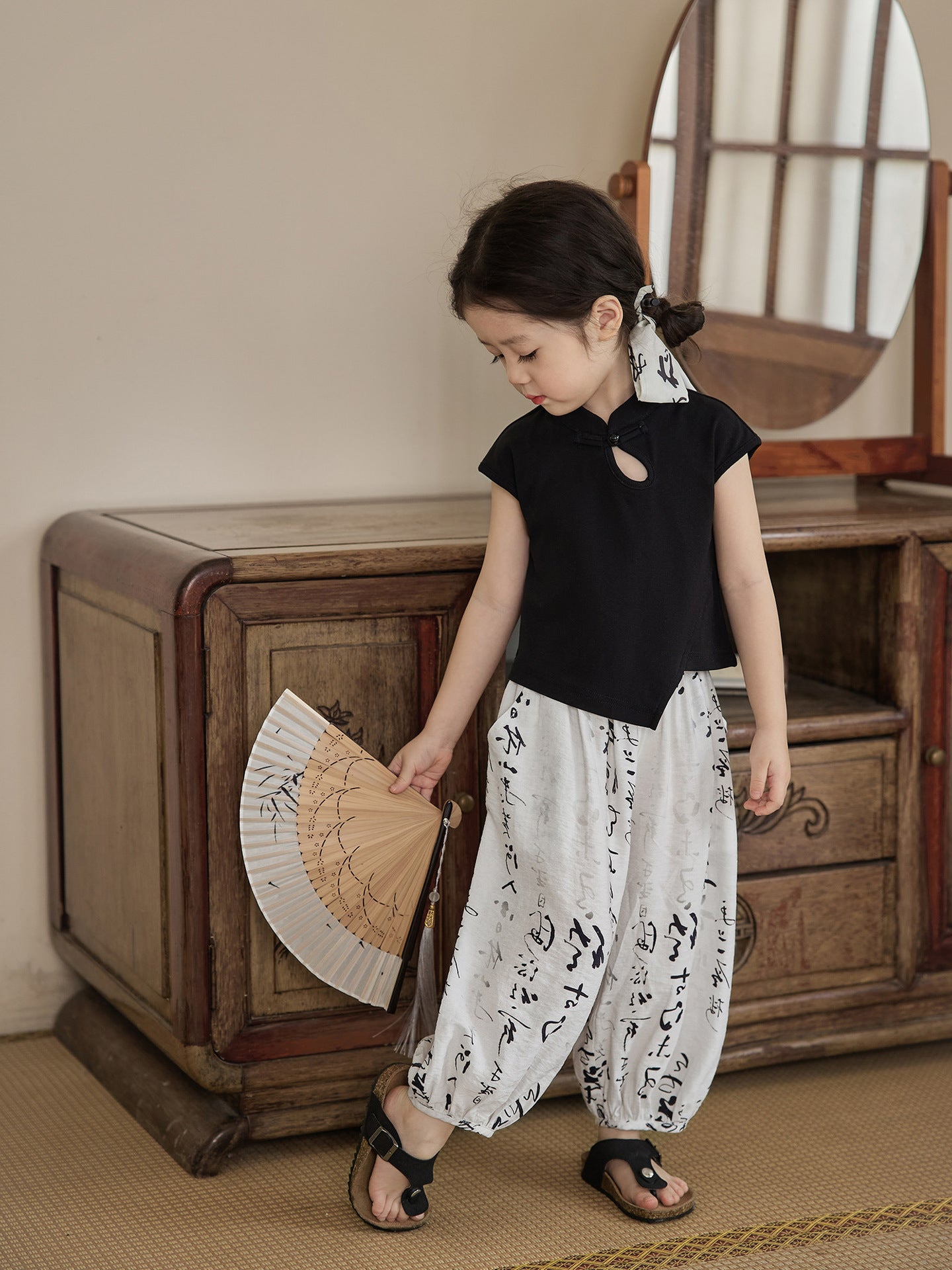 [5071061] - Setelan Baju Kutung Celana Panjang Fashion Anak Perempuan - Motif Calligraphy Art