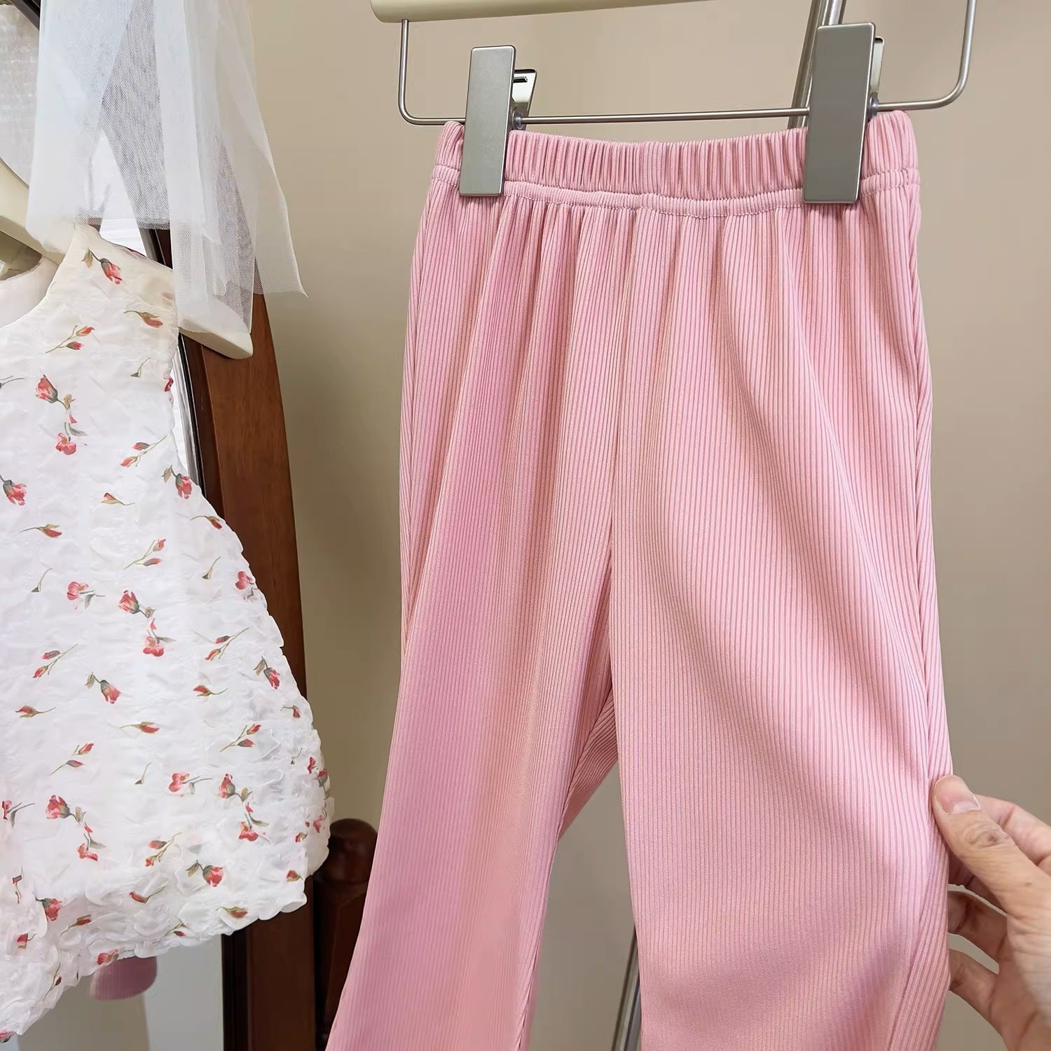 [963116] - One Set 2in1 Baju Setelan Atasan Blouse Lengan Kutung Bawahan Celana Panjang Cutbray Korean Fashion Style Anak Perempuan Cewek - Motif Floral Pink - BABYHOKI STORE