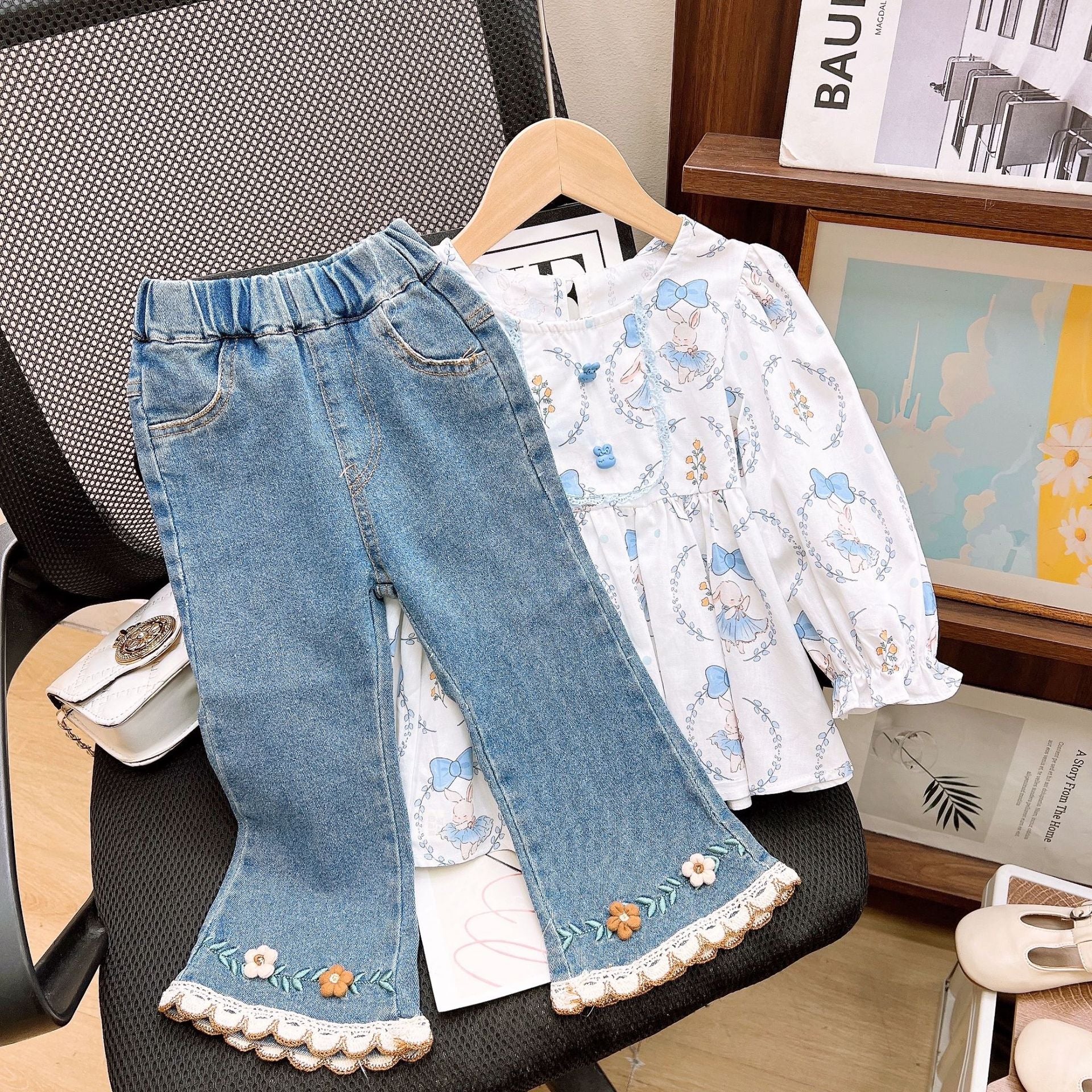 [363817] - Setelan Baju Blouse Lengan Panjang Bawahan Celana Jeans Panjang Fashion Anak Perempuan - Motif Animal Flowers