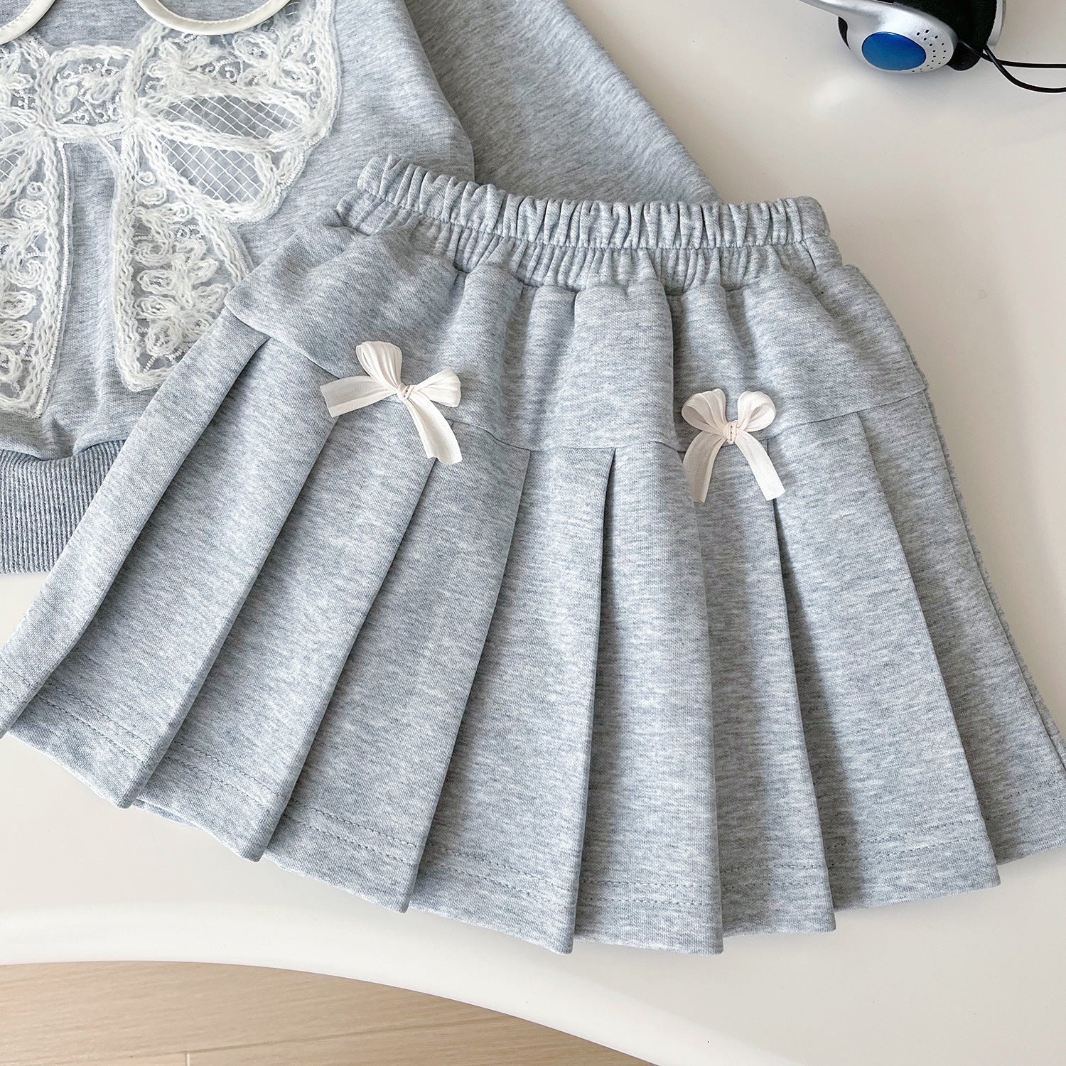 [963173] - One Set 2in1 Baju Setelan Sweater Berkerah Lengan Panjang Bawahan Celana Rok Pendek Plisket Korean Fashion Style Anak Perempuan Cewek - Motif Collar & Bow - BABYHOKI STORE - BABYHOKI STORE
