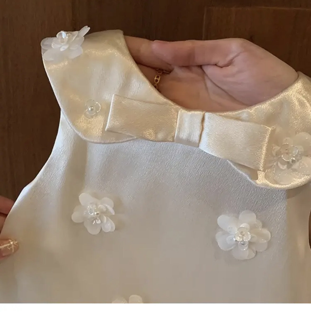 [5071094] - Baju Dress Gaun Pesta Lengan Kutung Cream Ruffle Bottom Fashion Anak Perempuan Cewek - Motif Flower Accent - BABYHOKI STORE