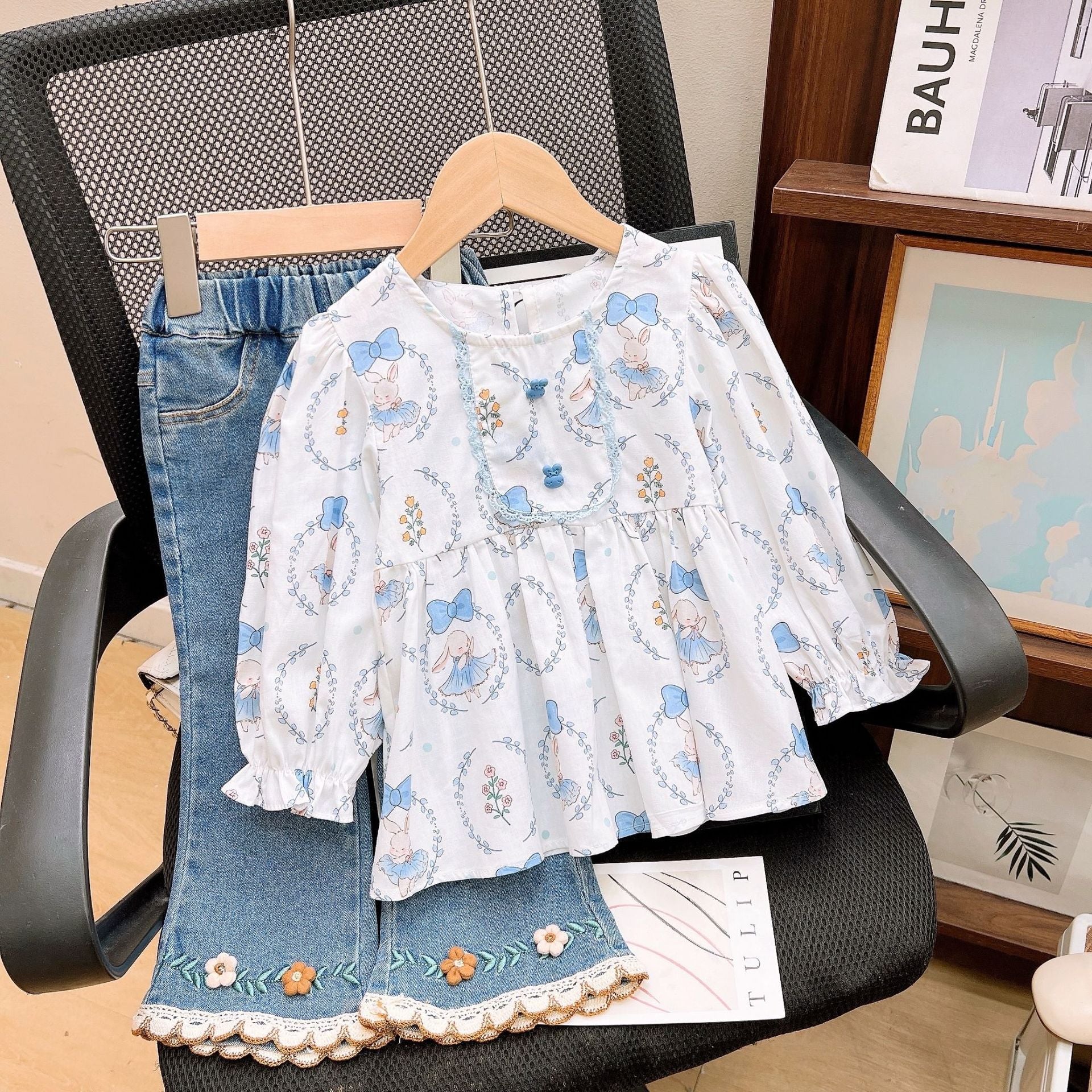 [363817] - Setelan Baju Blouse Lengan Panjang Bawahan Celana Jeans Panjang Fashion Anak Perempuan - Motif Animal Flowers