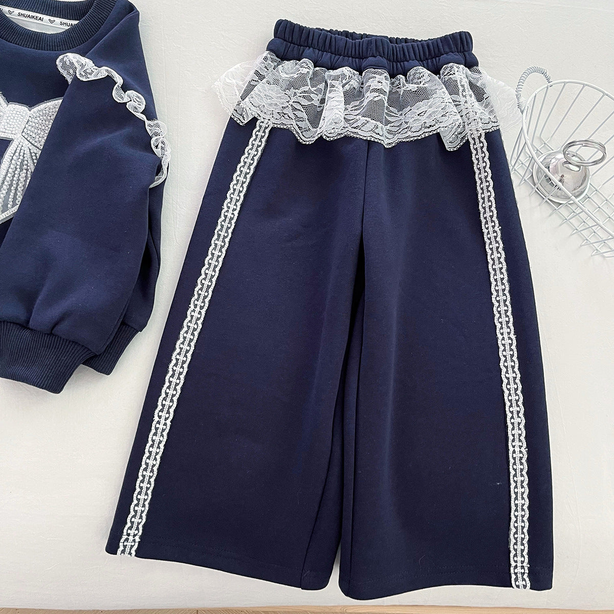 [963160] - One Set 2in1 Baju Setelan Atasan Sweater Lengan Panjang Bawahan Celana Panjang Kulot Korean Version Style Anak Perempuan Cewek - Motif Cute Lace Bow - BABYHOKI STORE - BABYHOKI STORE