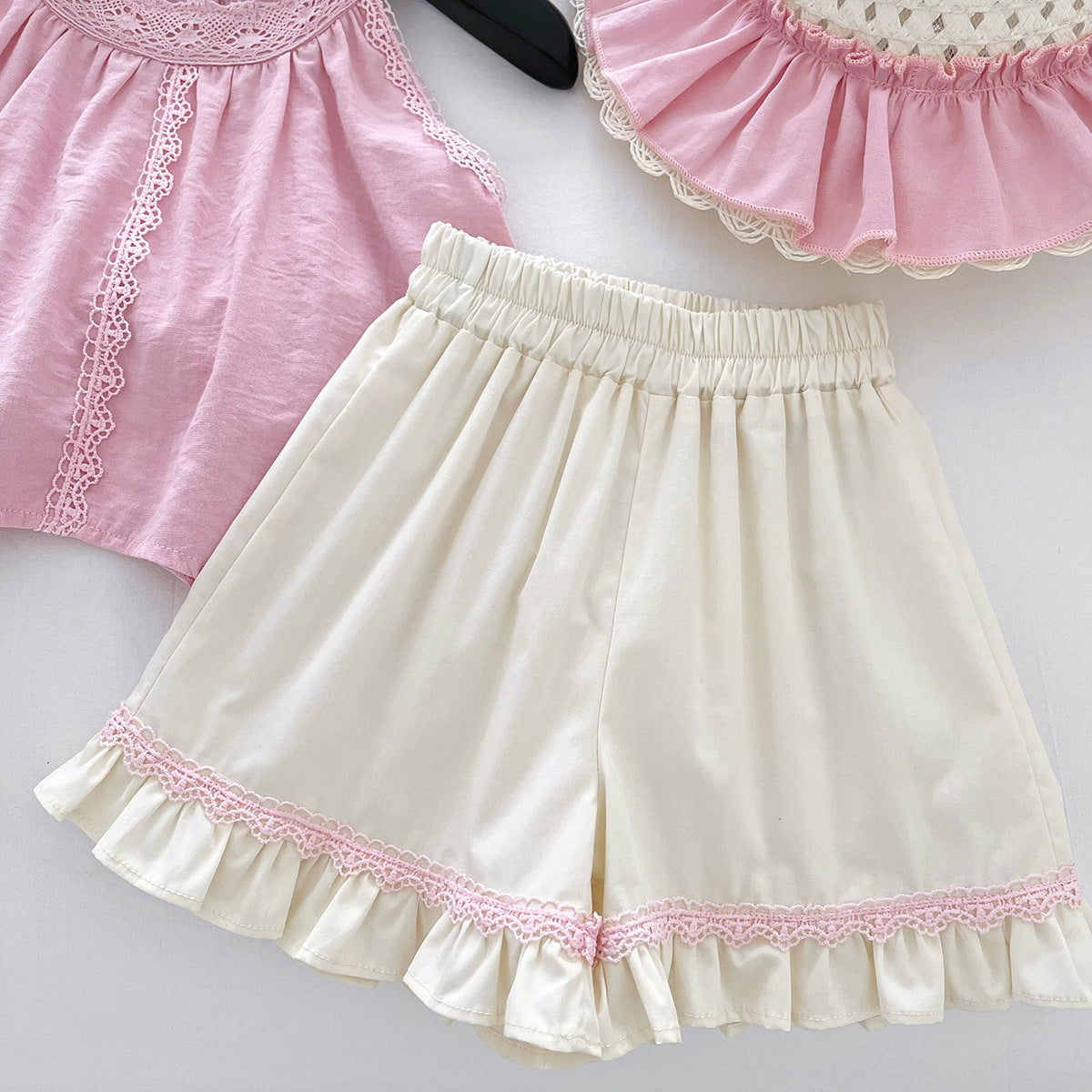 [963106] - One Set 2in1 Baju Setelan Atasan Blouse Lengan Kutung Bawahan Celana Pendek Ruffled Fashion Comfortable Anak Perempuan Cewek - Motif Lace Neck - BABYHOKI STORE