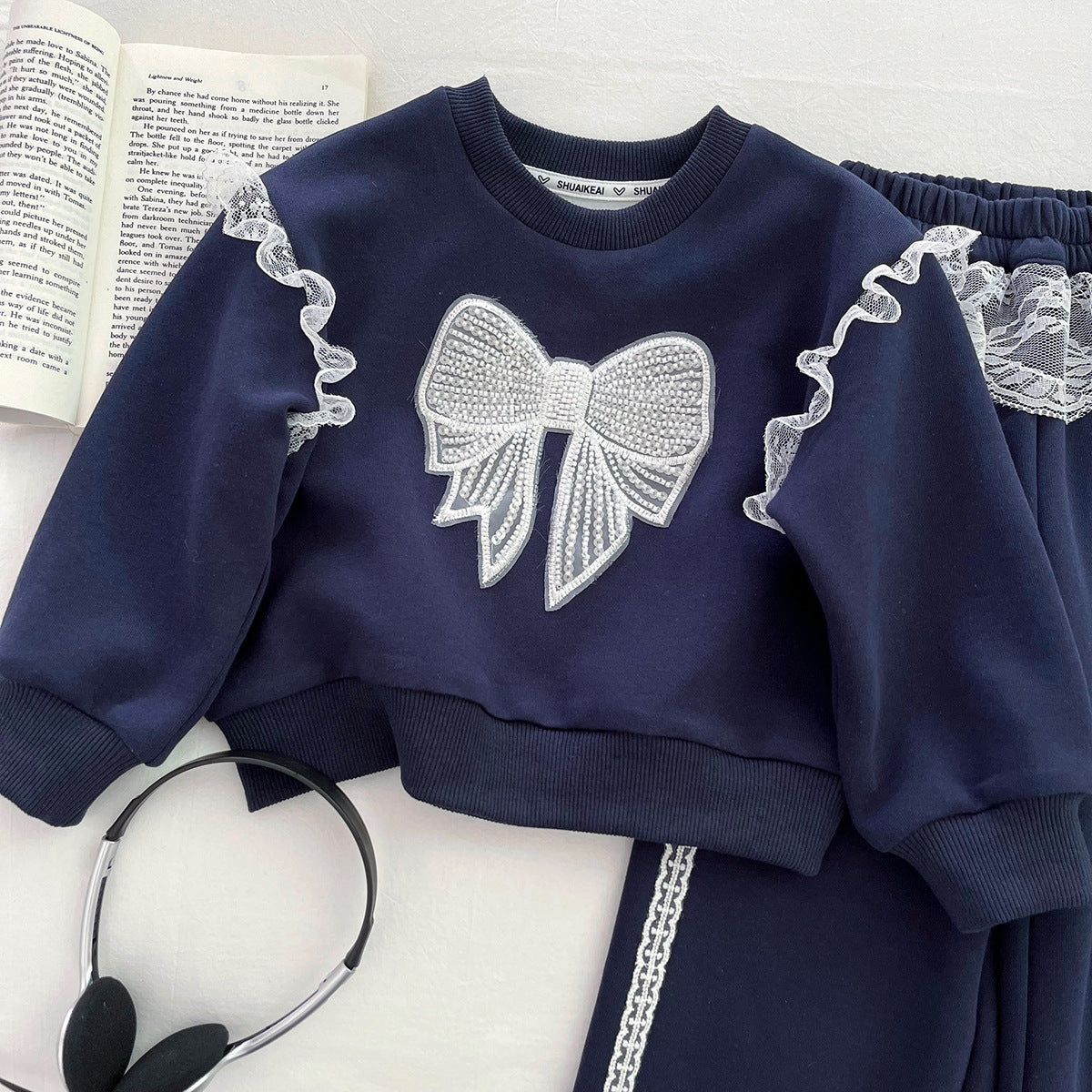 [963160] - One Set 2in1 Baju Setelan Atasan Sweater Lengan Panjang Bawahan Celana Panjang Kulot Korean Version Style Anak Perempuan Cewek - Motif Cute Lace Bow - BABYHOKI STORE - BABYHOKI STORE