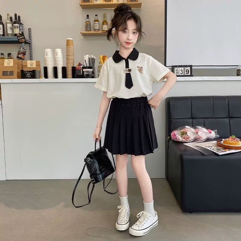 [5071155] - One Set 2in1 Baju Setelan Atasan Kaos Kerah Lengan Pendek Bawahan Rok Pendek Plisket College Fashion Style Anak Perempuan Cewek - Motif Bear Tie - BABYHOKI STORE