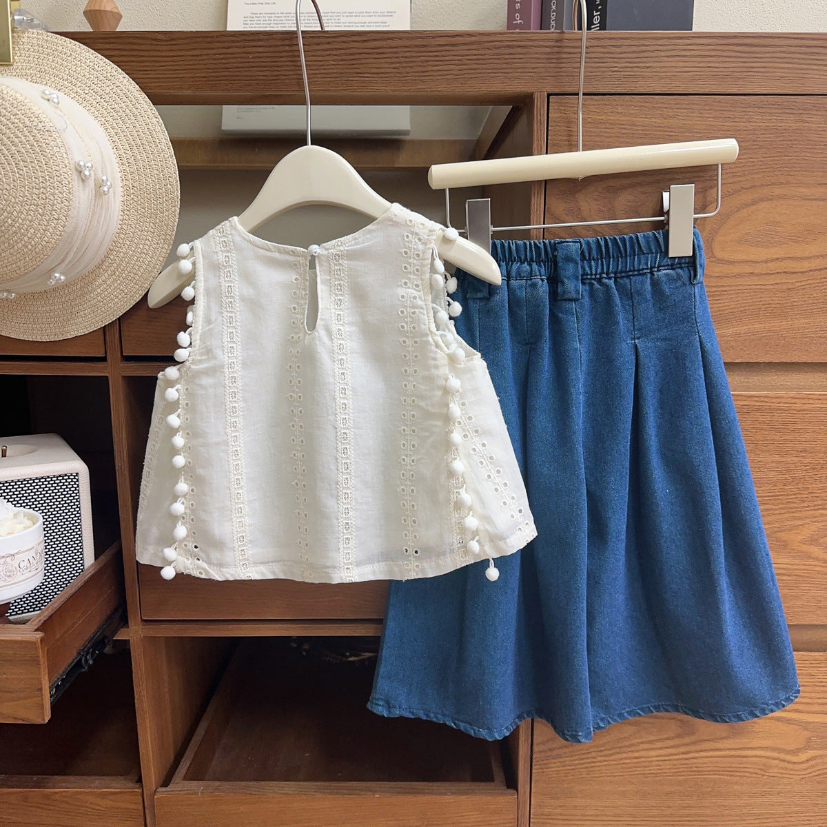 [963247] - One Set 2in1 Baju Setelan Atasan Blouse Lengan Kutung Bawahan Panjang Jeans Kulot Korean Style Anak Perempuan Cewek - Motif Pom Pom - BABYHOKI STORE