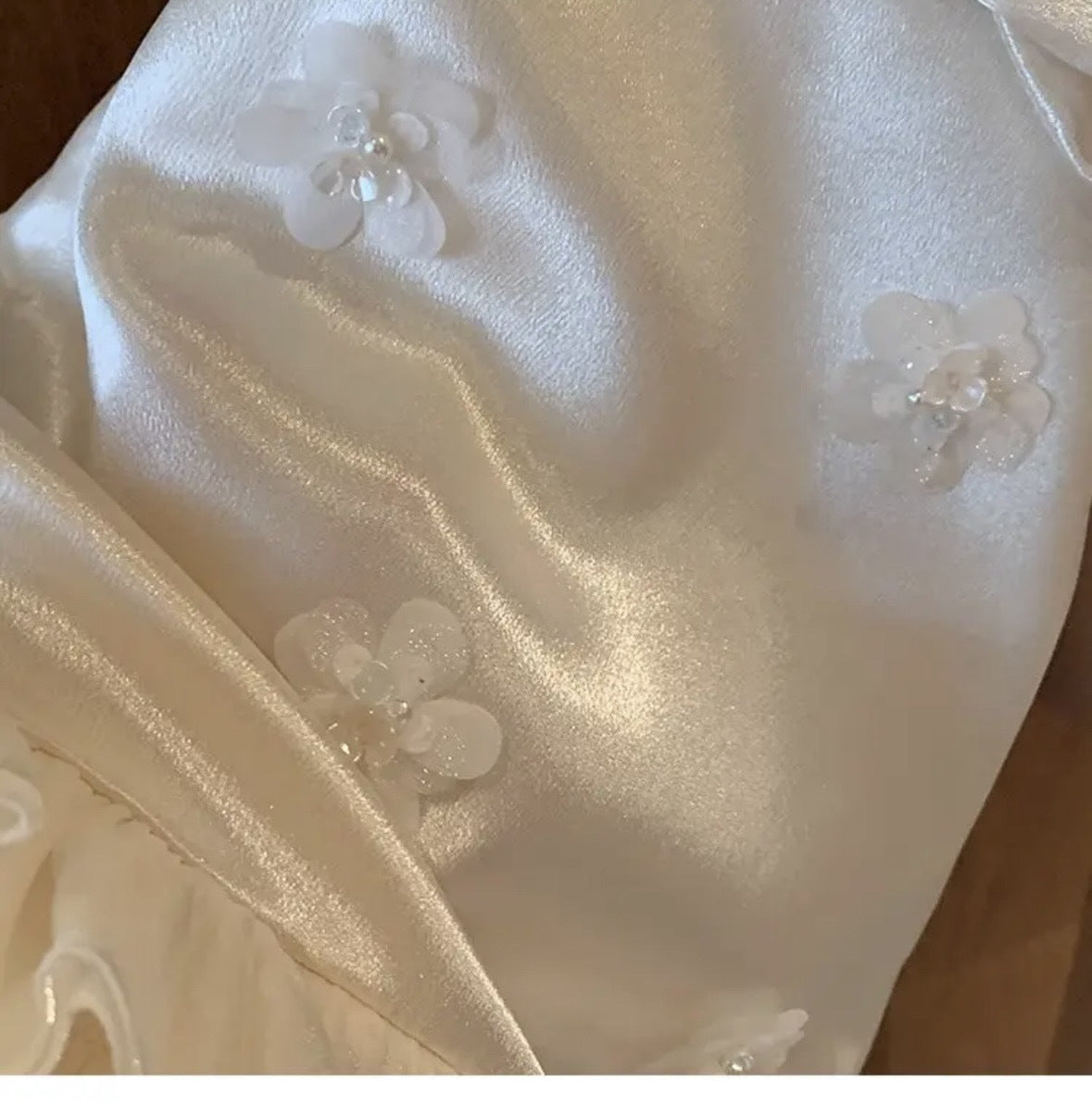 [5071094] - Baju Dress Gaun Pesta Lengan Kutung Cream Ruffle Bottom Fashion Anak Perempuan Cewek - Motif Flower Accent - BABYHOKI STORE