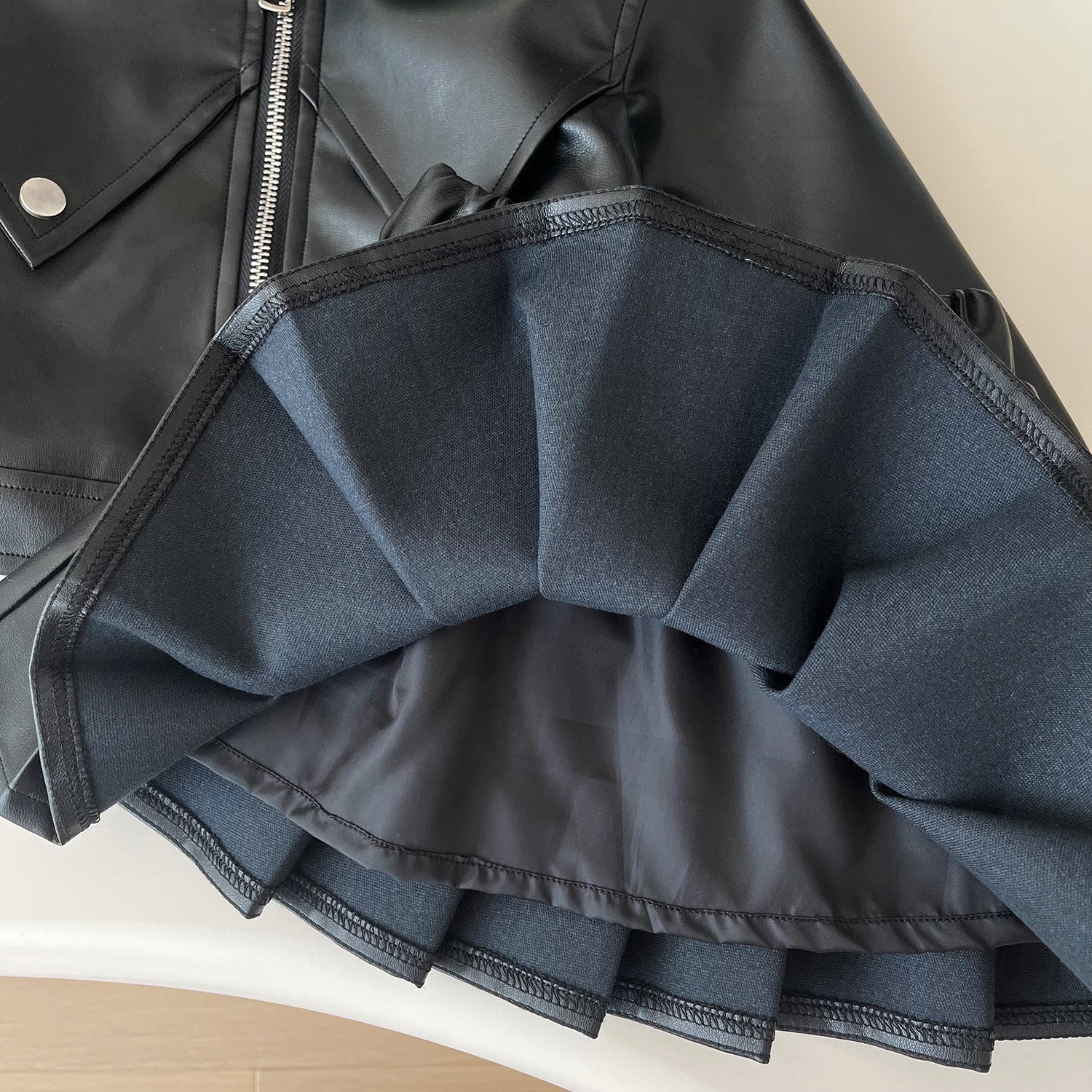 [963155] - One Set 2in1 Baju Setelan Jaket Leather Lengan Panjang Bawahan Rok Pendek Plisket Korean Version Style Anak Perempuan Cewek - Motif Basic Solid Color - BABYHOKI STORE - BABYHOKI STORE