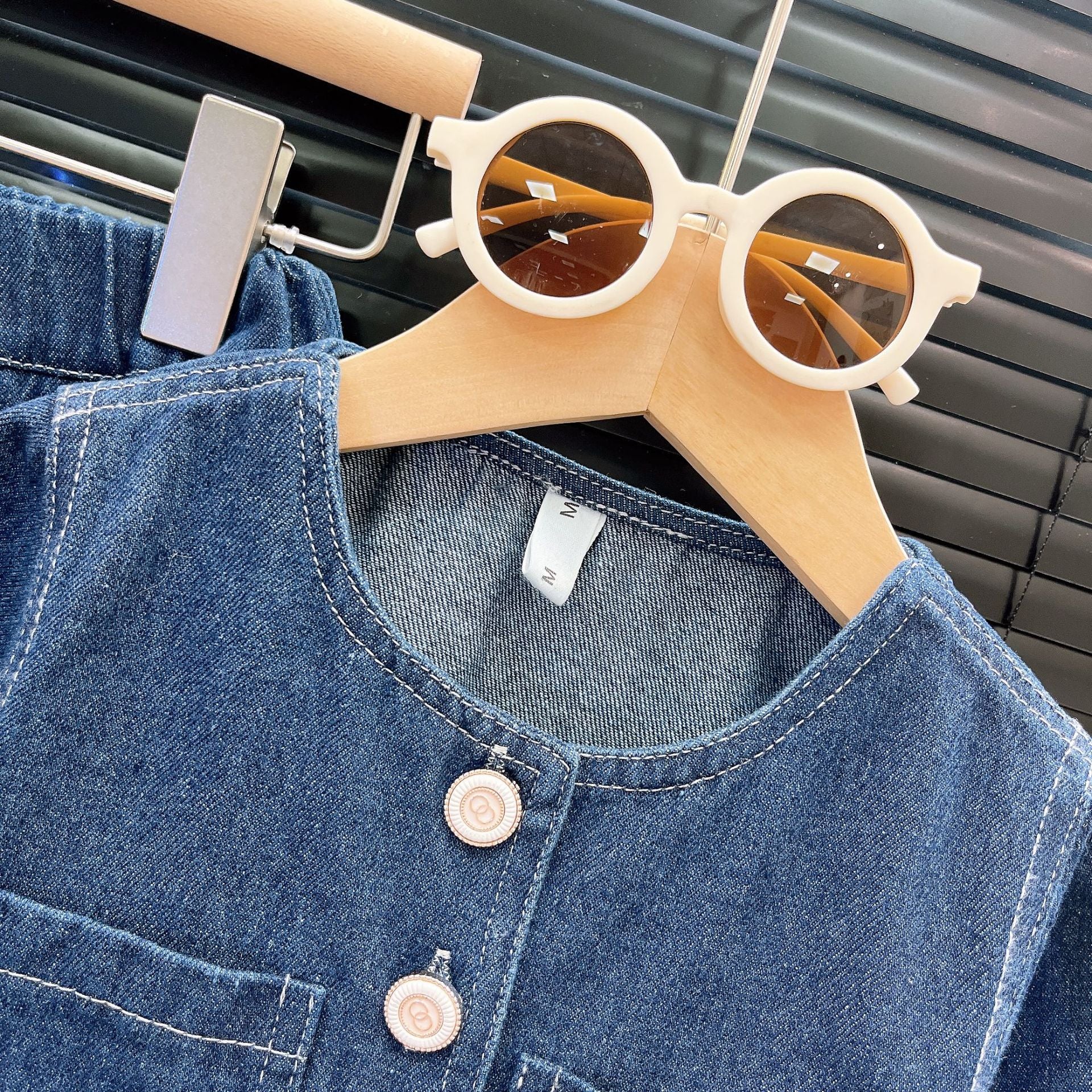 [363949] - One Set 2in1 Baju Setelan Atasan Jaket Jeans Lengan Panjang Bawahan Celana Panjang Jeans Kulot Fashion Korean Style Trendy Anak Cewek Perempuan - Motif Cute Lace - BABYHOKI STORE - BABYHOKI STORE