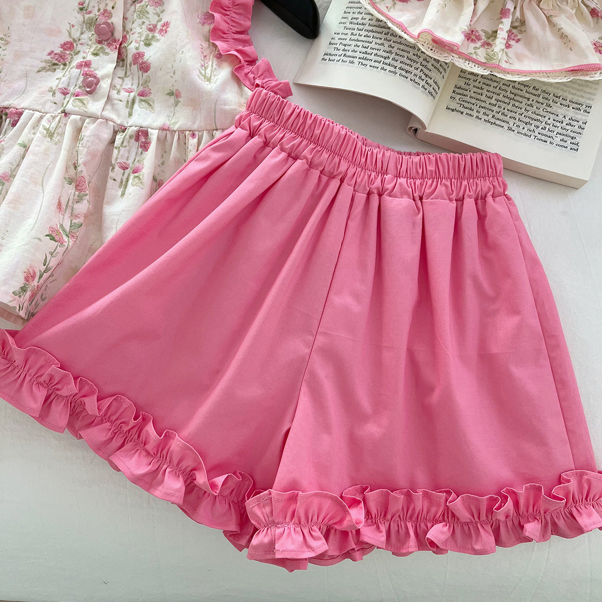 [963208] - One Set 2in1 Baju Setelan Atasan Blouse Lengan Kutung Bawahan Celana Pendek Ruflled Korean Style Anak Perempuan Cewek - Motif Pink Flower - BABYHOKI STORE