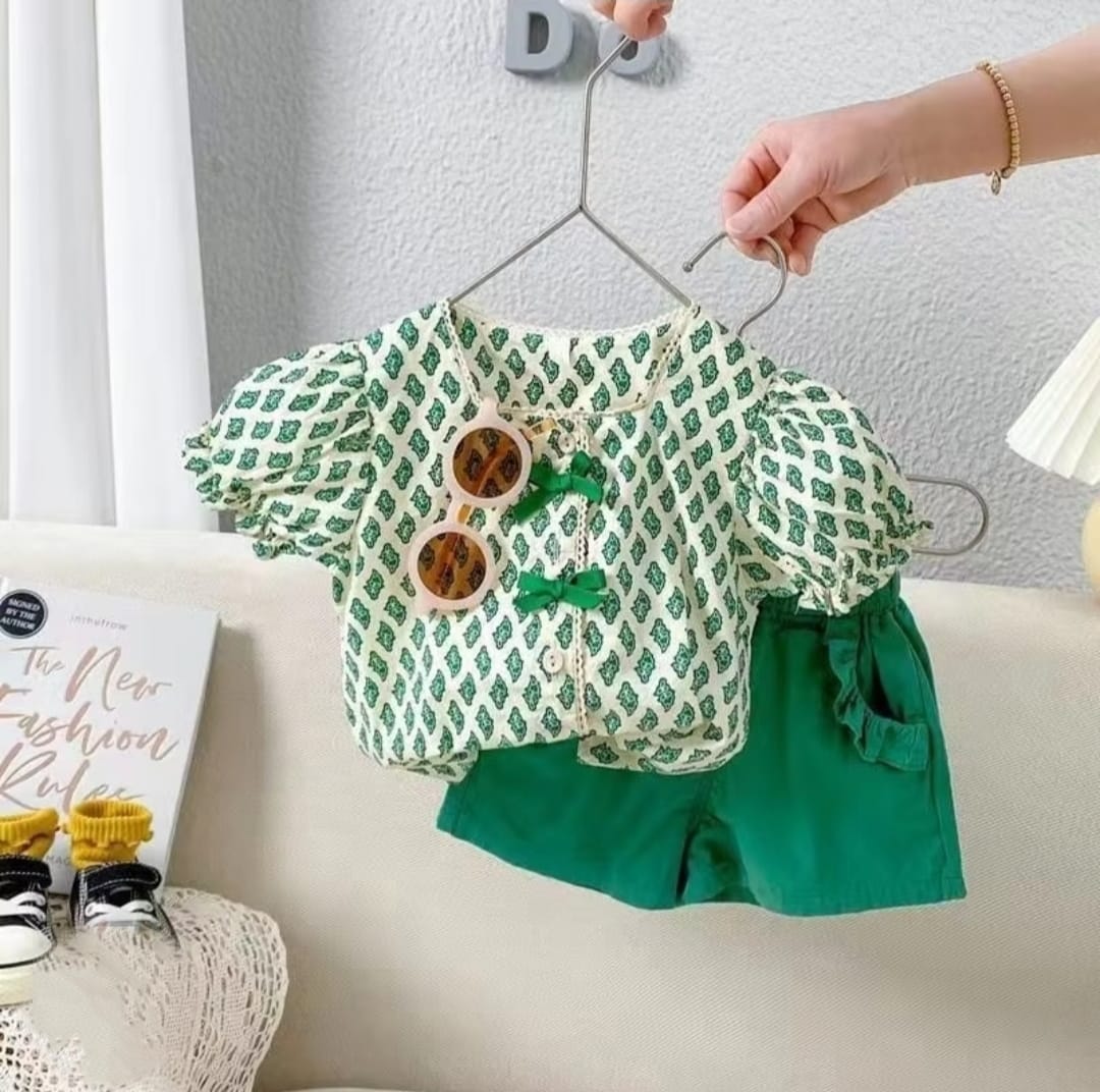 [340234] - Setelan Blouse Kancing Celana Pendek Anak Perempuan - Motif Abstract Pattern