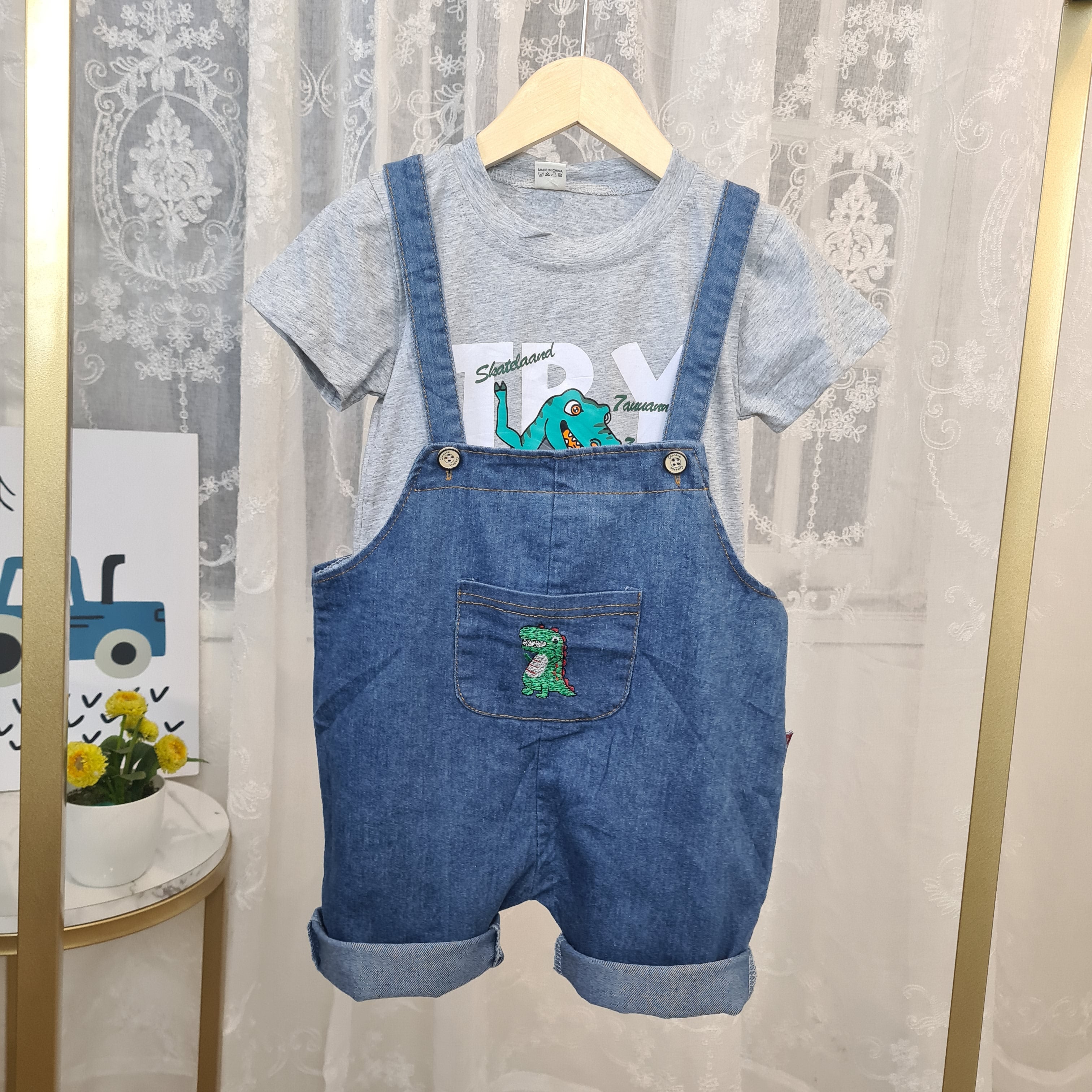 [001435] - Setelan Kaos Overall Jeans Kodok Anak Laki-Laki - Motif Dino Skateboards