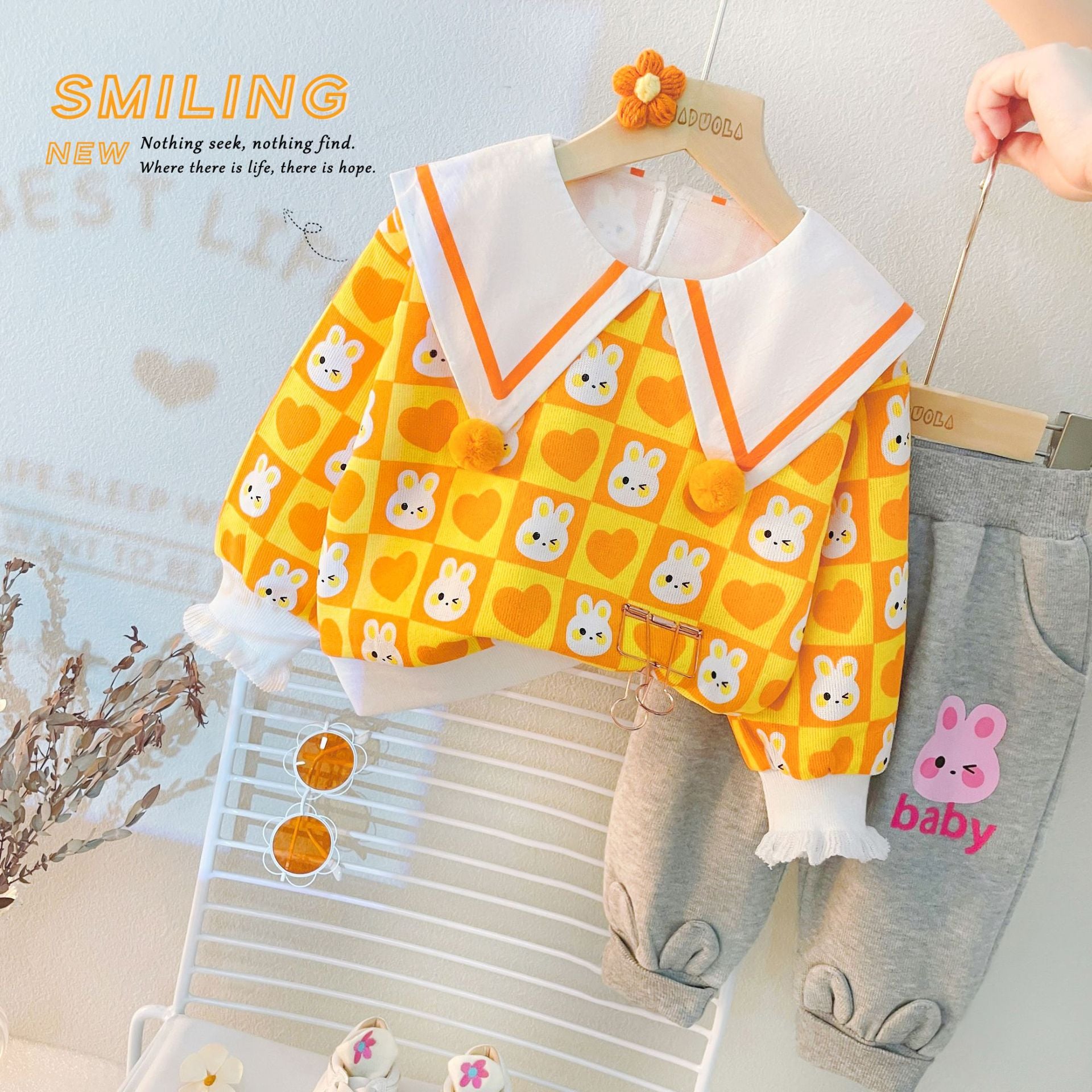 [340204] - Setelan 3D Sweater Pom Pom Celana Jogger Anak Perempuan - Motif Heart Rabbit