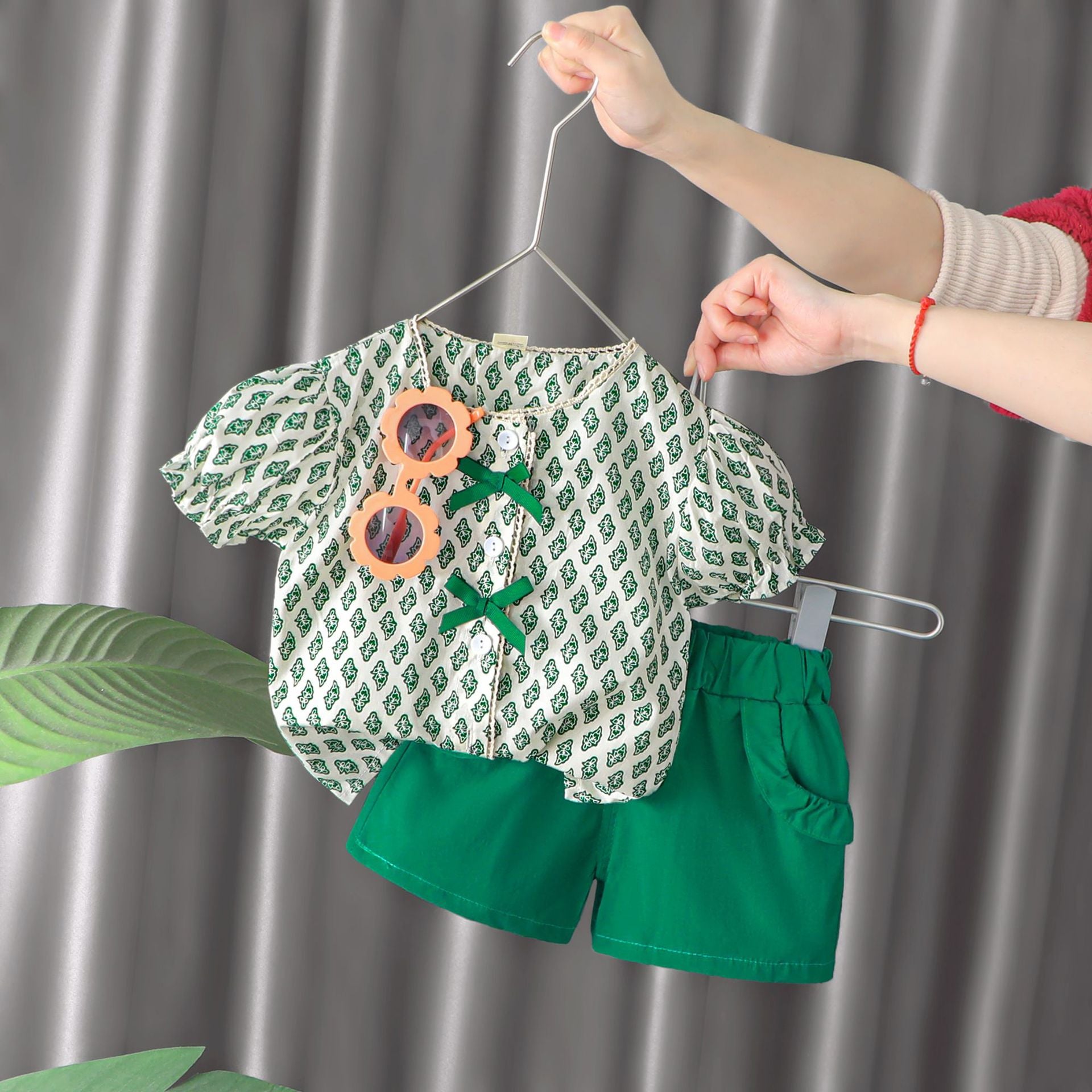 [340234] - Setelan Blouse Kancing Celana Pendek Anak Perempuan - Motif Abstract Pattern