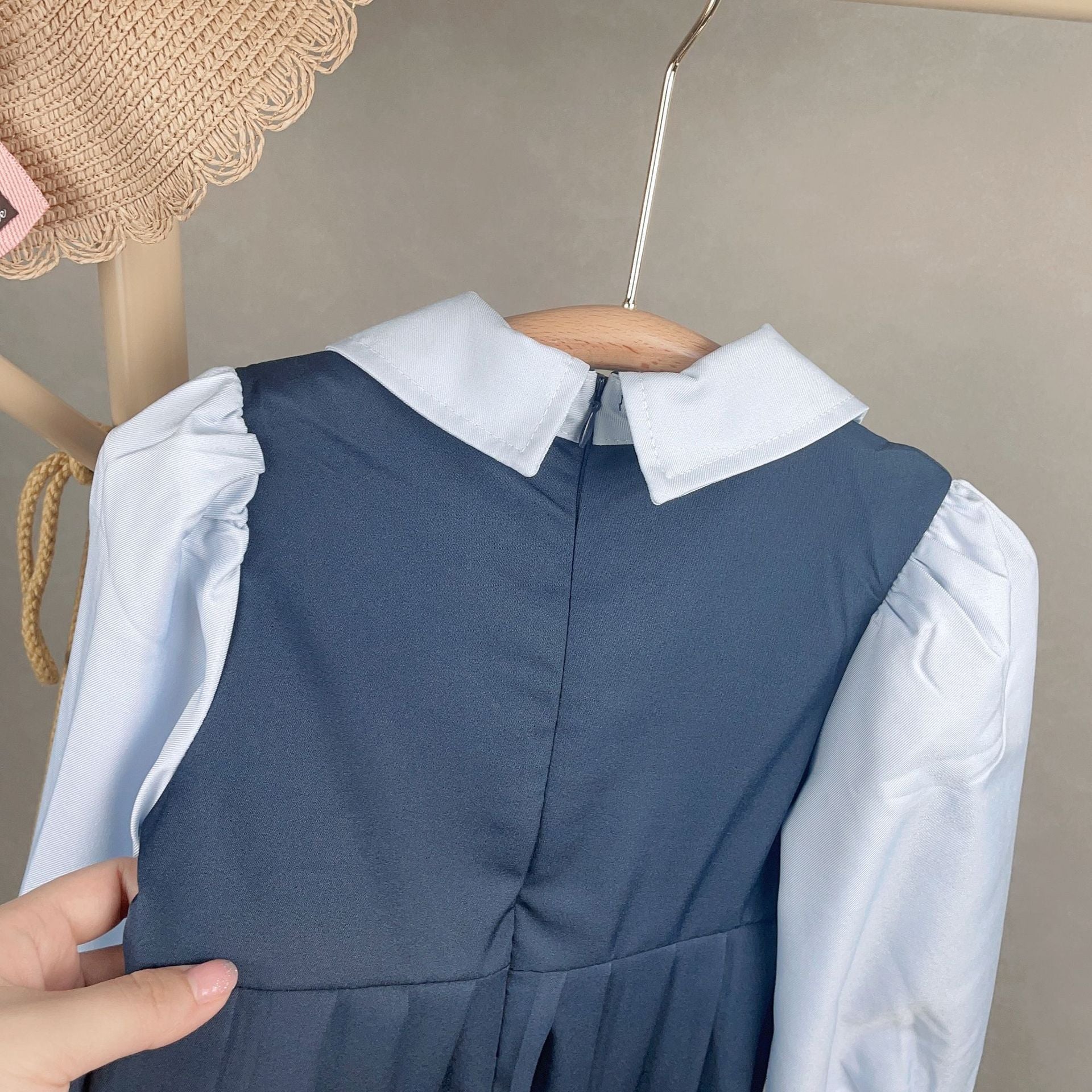 [363543] - Dress Plisket Bordir Lengan Panjang Import Anak Perempuan - Motif Badge Ribbon